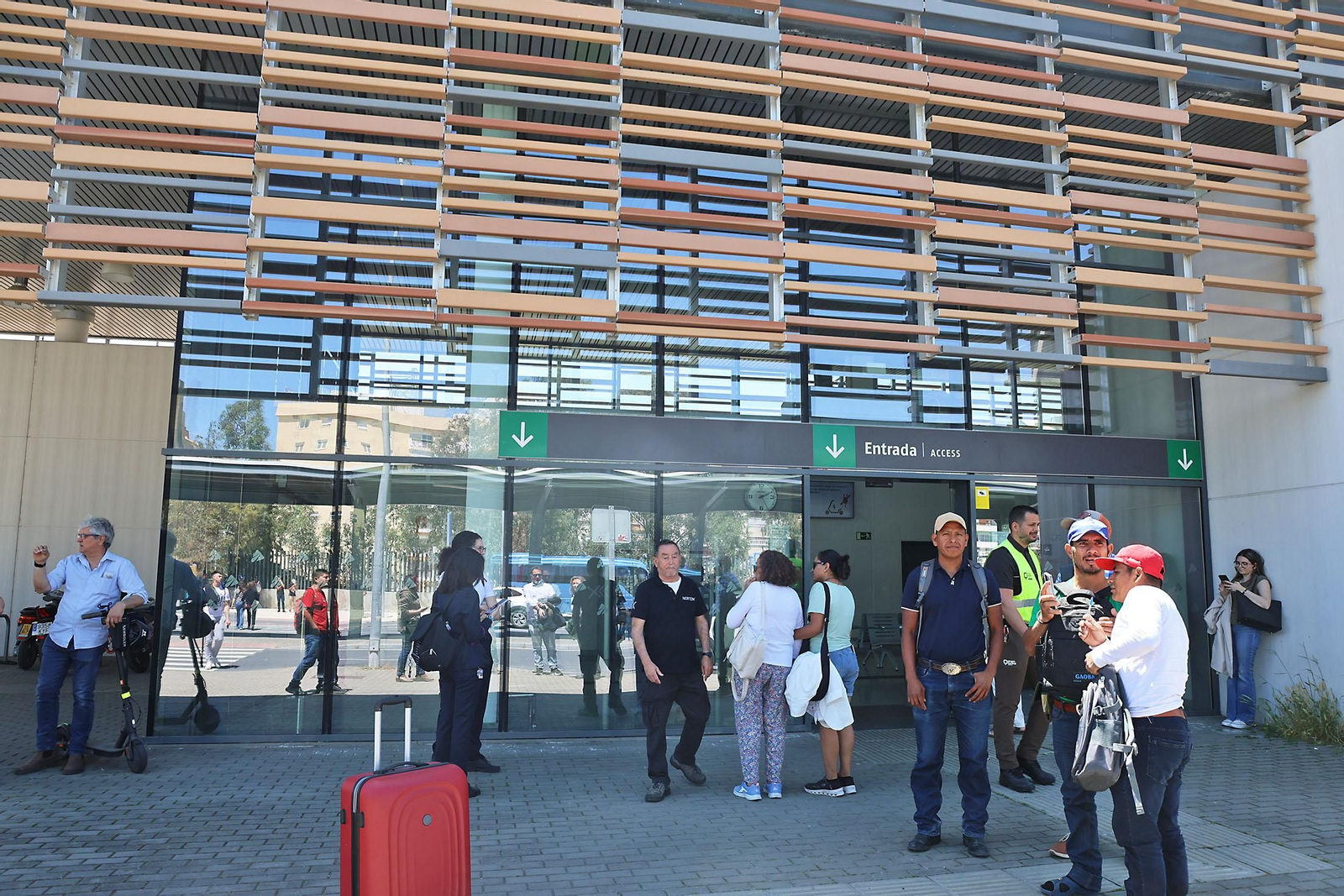 Así se vivió el apagón en las calles de Huelva, en imágenes