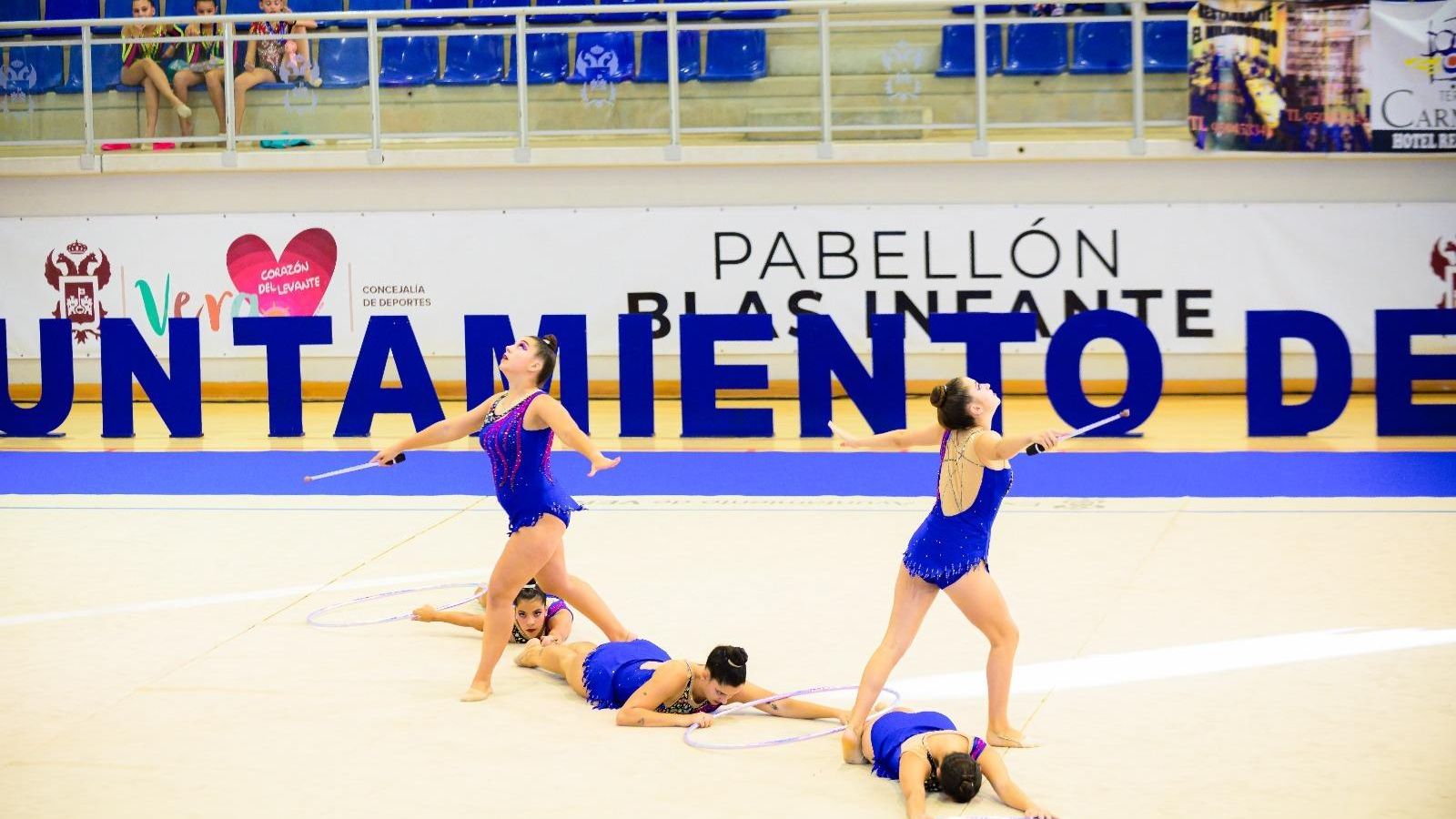 Las deportistas hicieron las delicias de los presentes con sus movimientos.