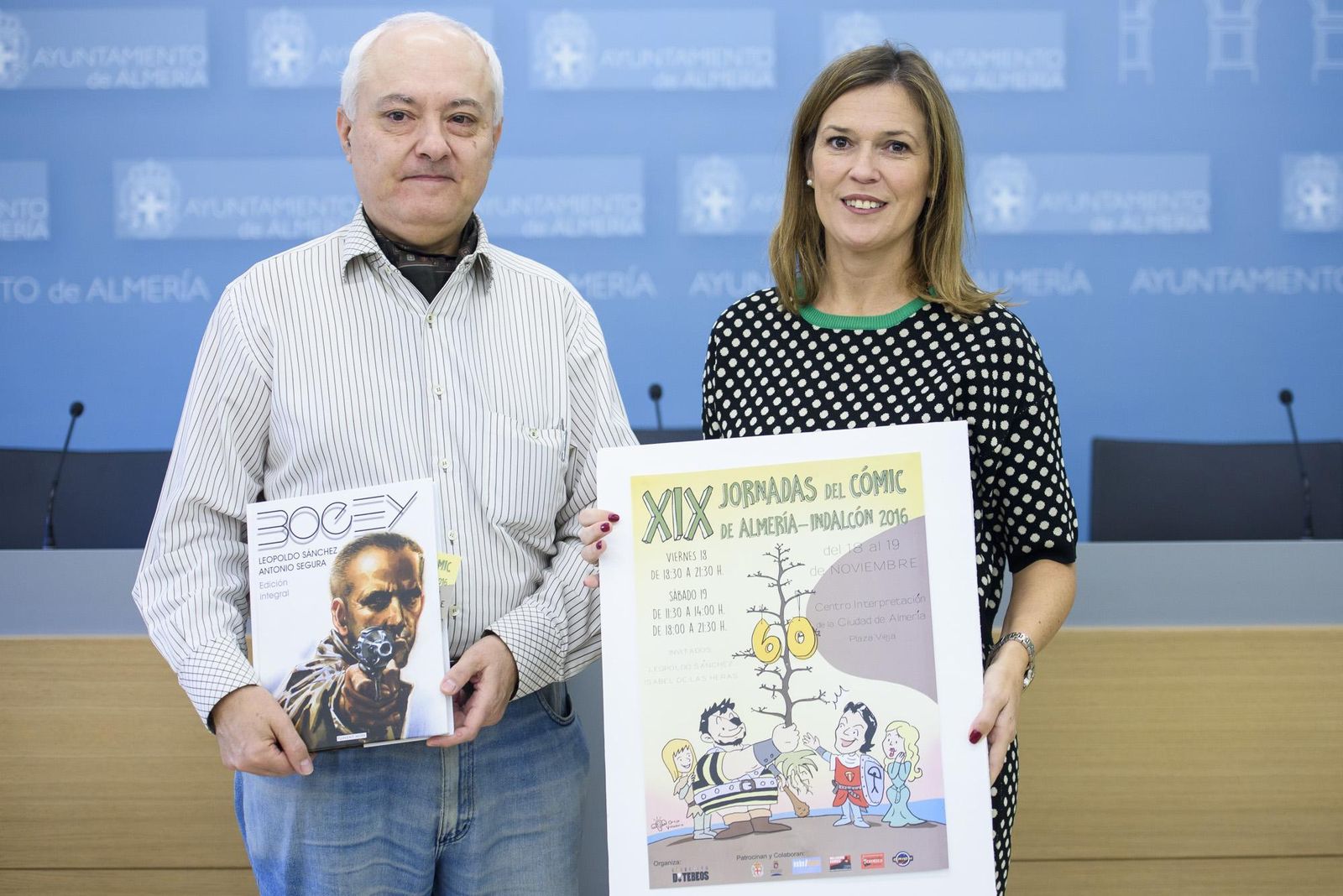 Diego Cara, coordinador de las Jornadas del Cómic de Almería junto a la concejala de Cultura, Ana Martínez Labella.