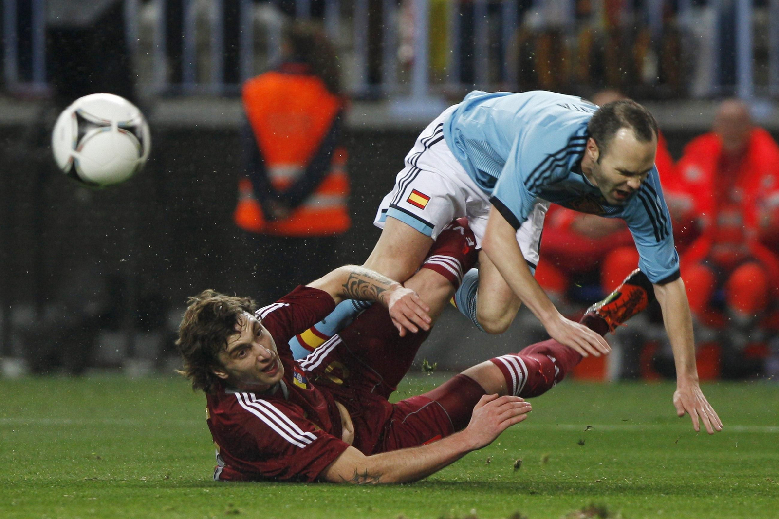 Las fotos de Andrés Iniesta en La Rosaleda con España y el Barcelona Las fotos de Andrés Iniesta en La Rosaleda con España y el Barcelona