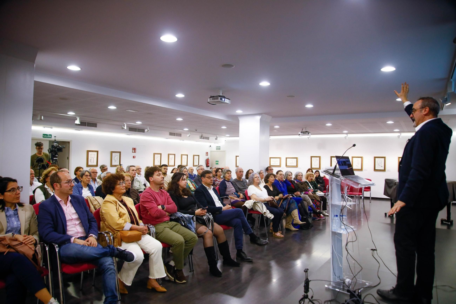 Semana de la Cultura UAL en Fundación Unicaja de Almería con Juan Luis Cano experto en defensa planetaria, en imágenes