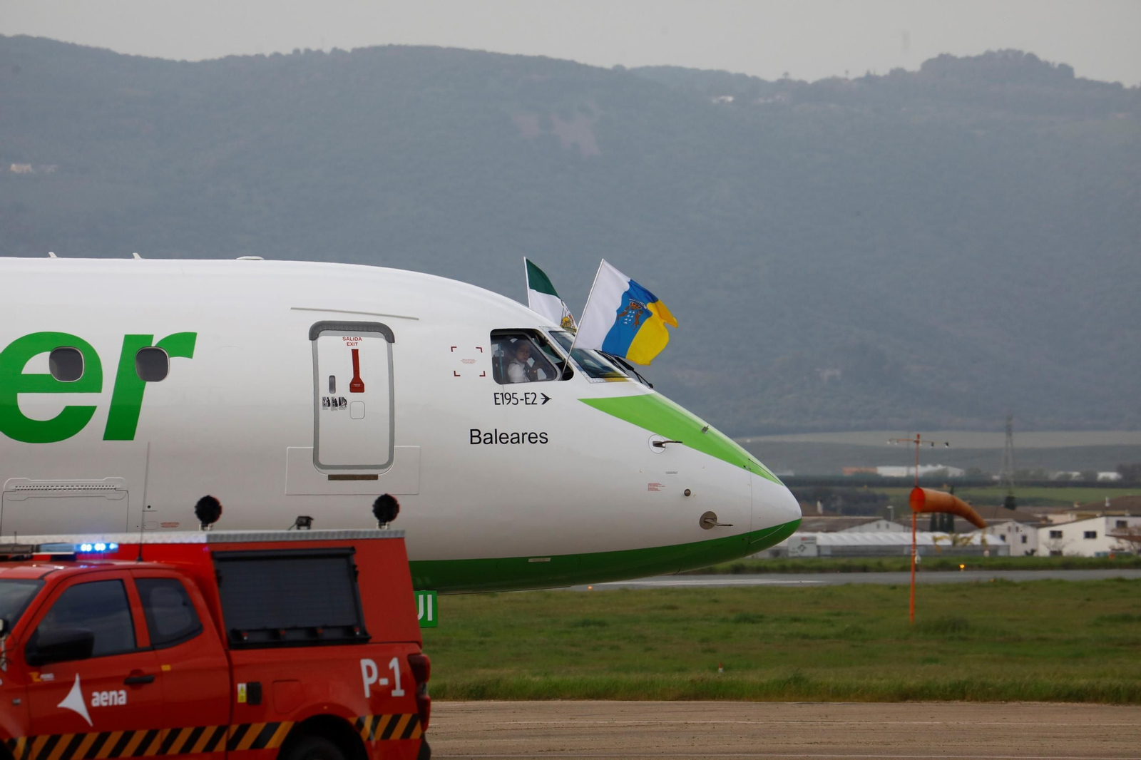 El aeropuerto de Córdoba recibe el primer vuelo de Binter desde Canarias, en imágenes