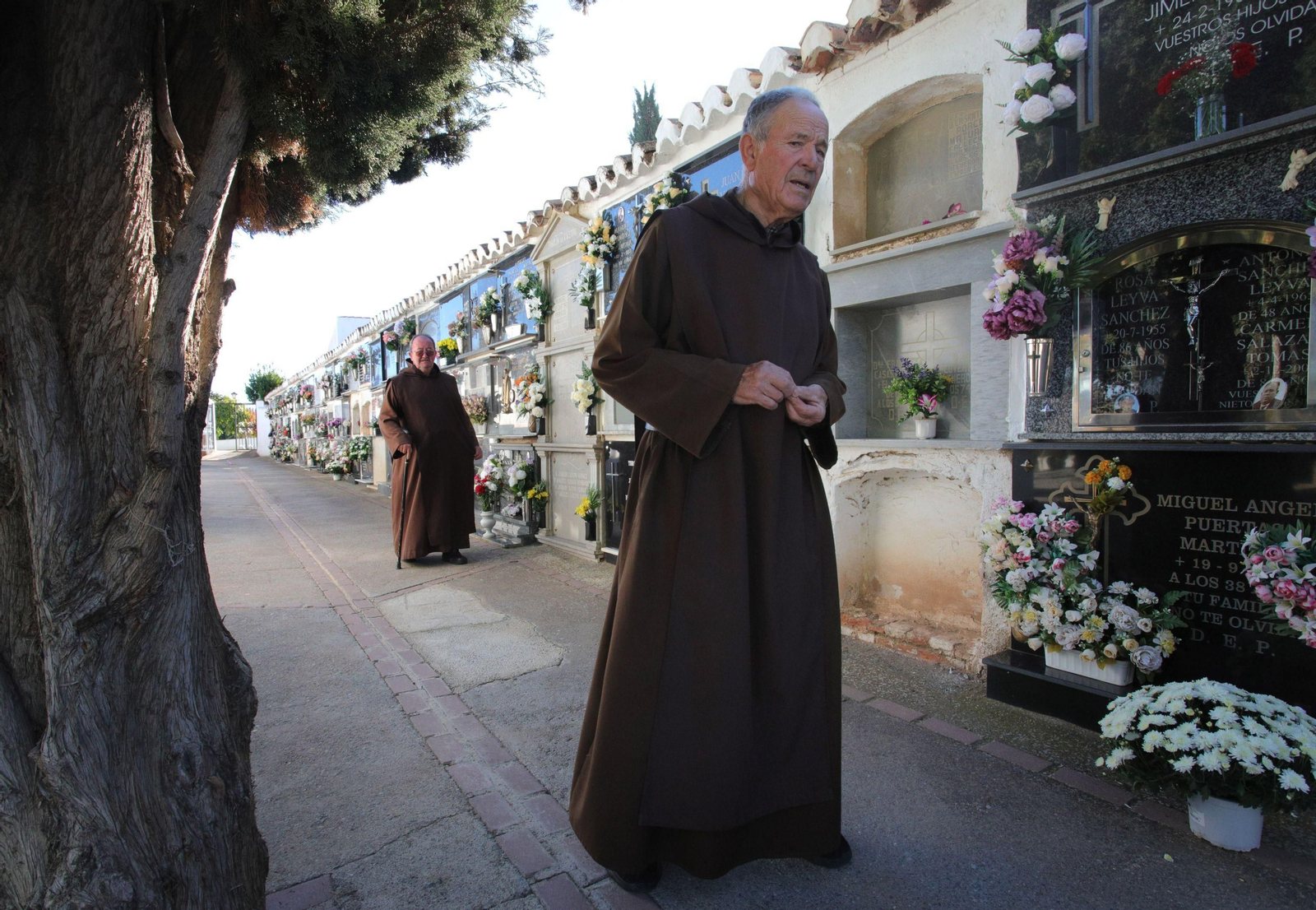 Los Fossores, la orden que sobrevive en Guadix para llenar de consuelo los cementerios