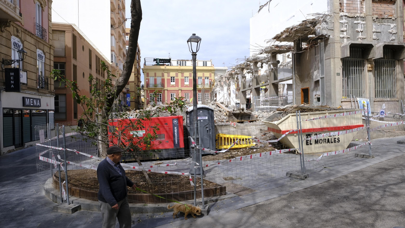 Las mejores imágenes del edificio de Correos demolido