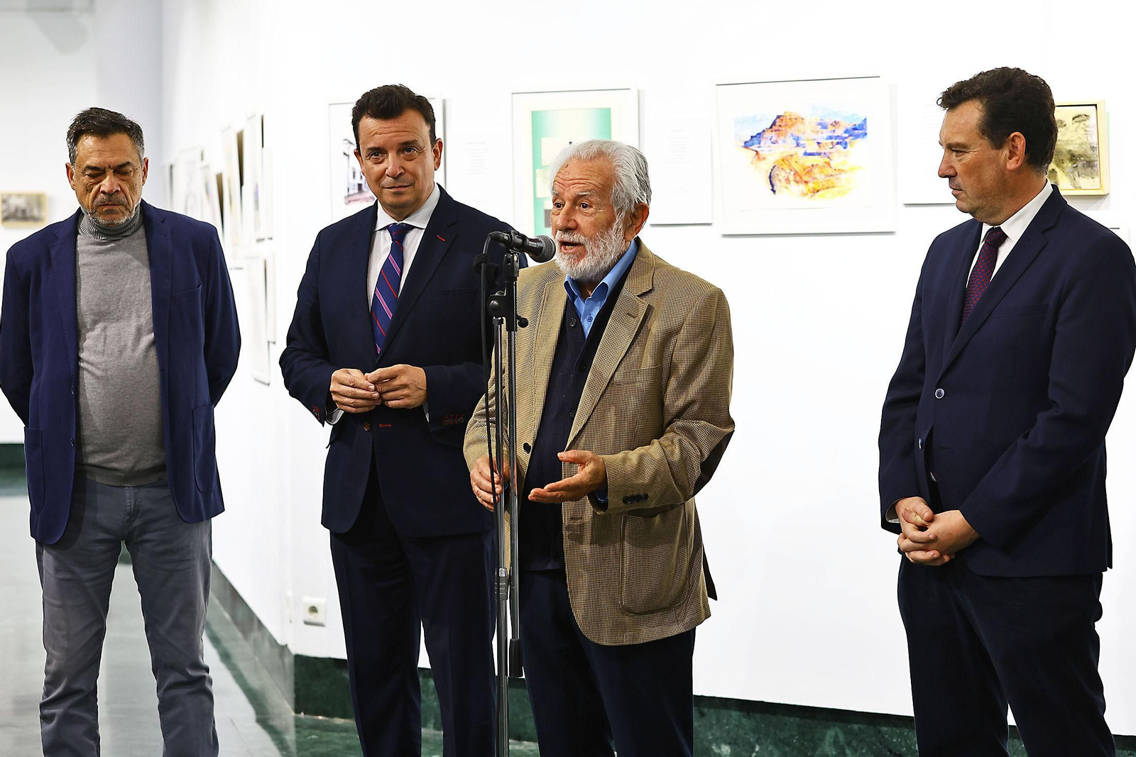 Imágenes de la inauguración de la exposición A PONIENTE en Caja Rural del Sur