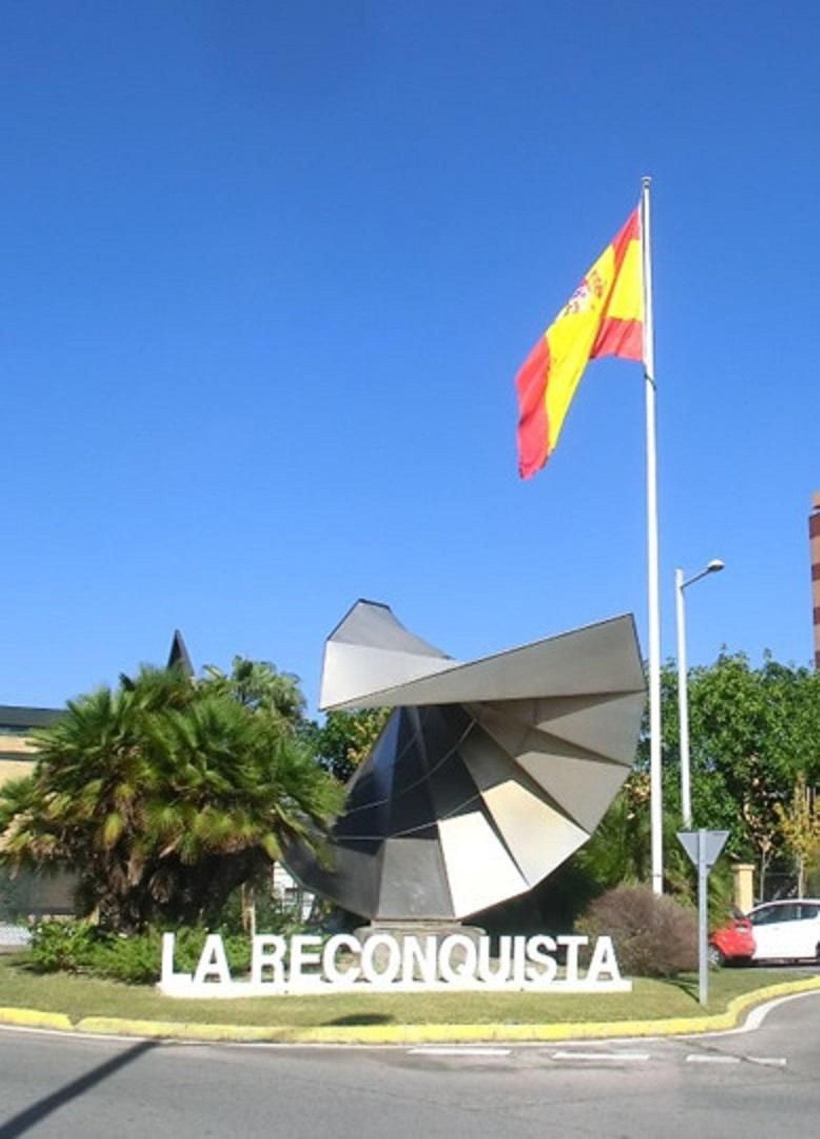 Homenaje a Andalucía, en la Plaza de la Constitución, obra de Luis de Arata.