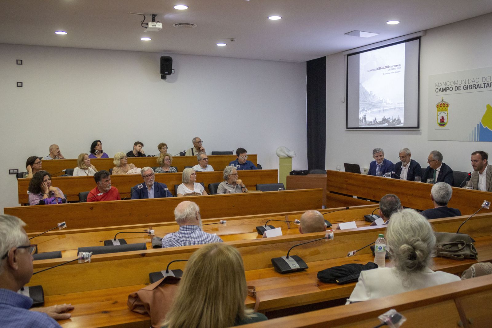 Fotos de la presentación del libro 'La imagen de Gibraltar y su Campo (II). De 1800 a 1850'.