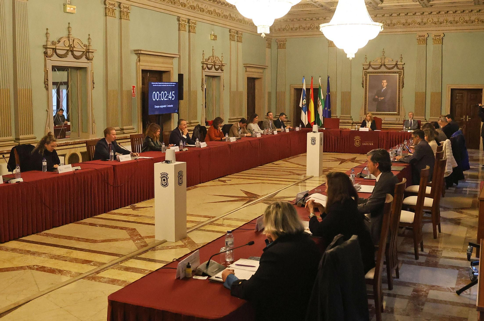 Imágenes de la celebración del Pleno Extraordinario de Honores y Distinciones 2025 en Huelva