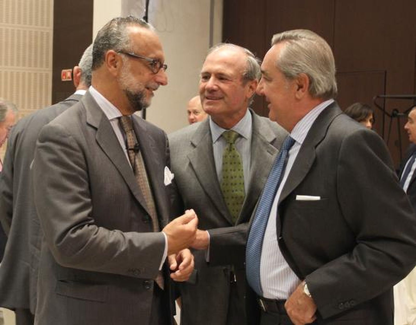 José María O'Kean, con el farmacéutico Manuel Román y el empresario Carlos Nuñez Pol.