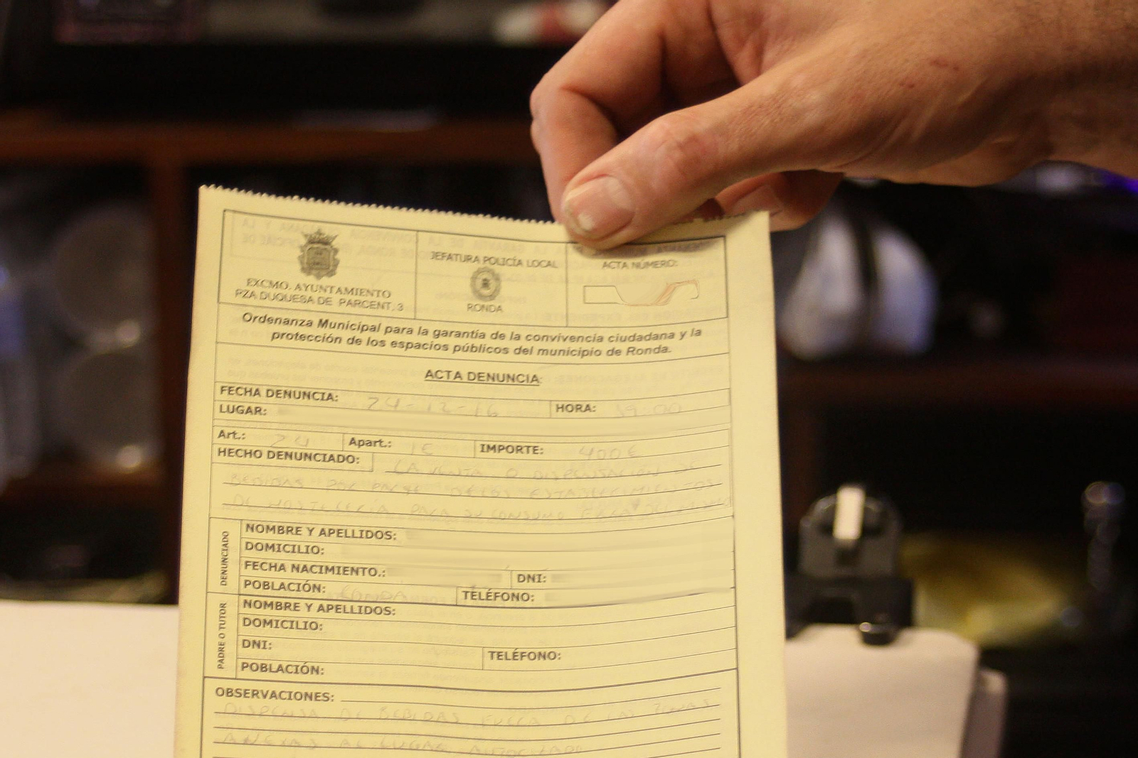 Uno de los boletines de denuncia impuestos por la Policía Local.