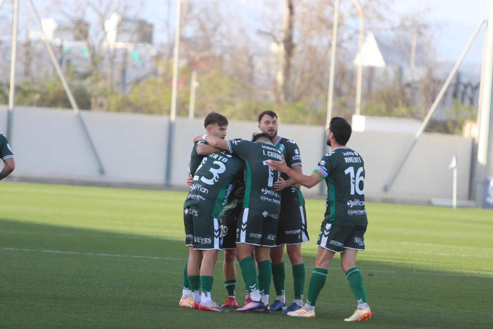 Los jugadores xerecistas celebran el primer gol del partido.