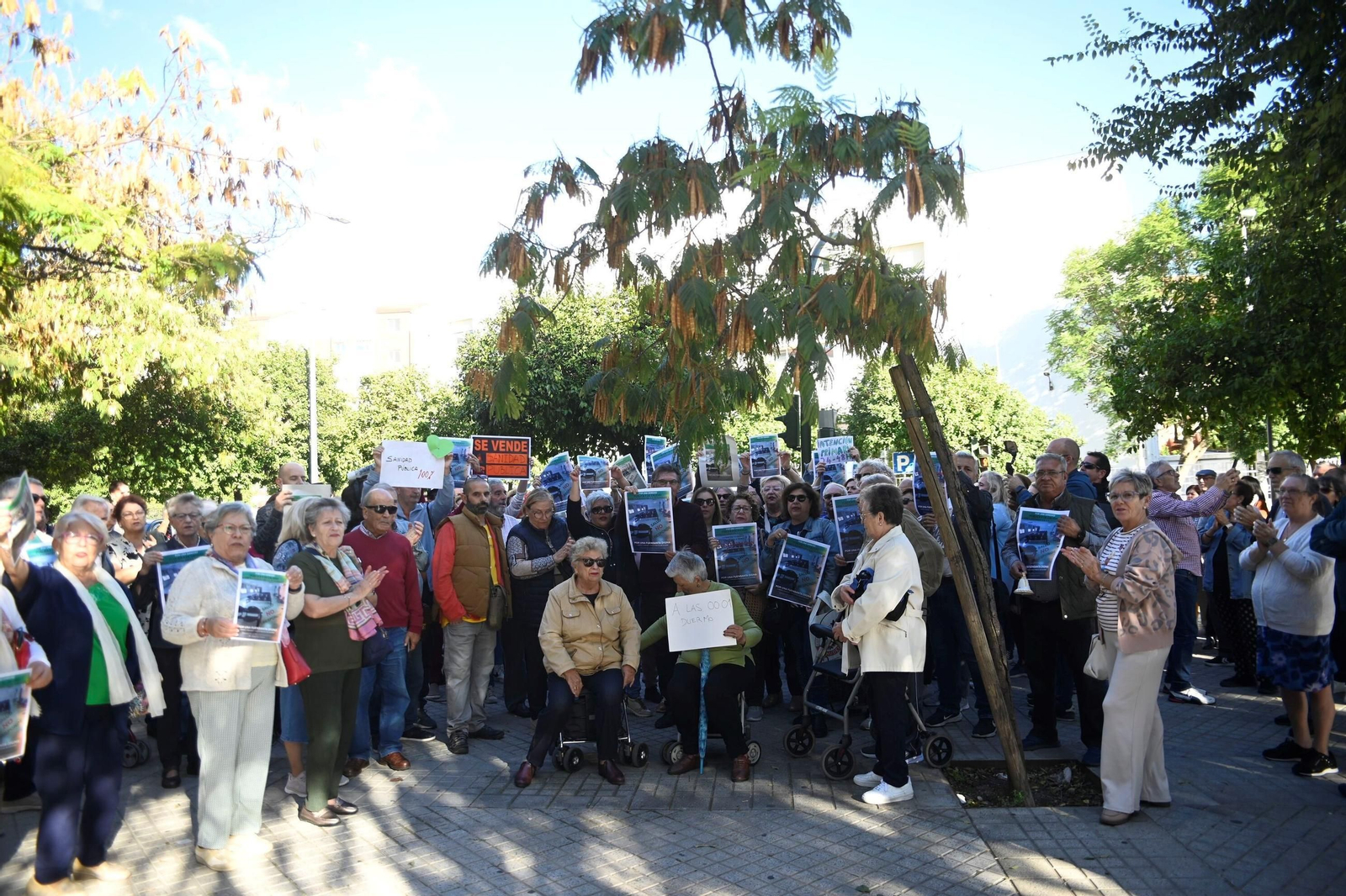 La protesta de los vecinos de la Fuensanta en defensa de la sanidad públicas, en imágenes La protesta de los vecinos de la Fuensanta en defensa de la sanidad públicas, en imágenes