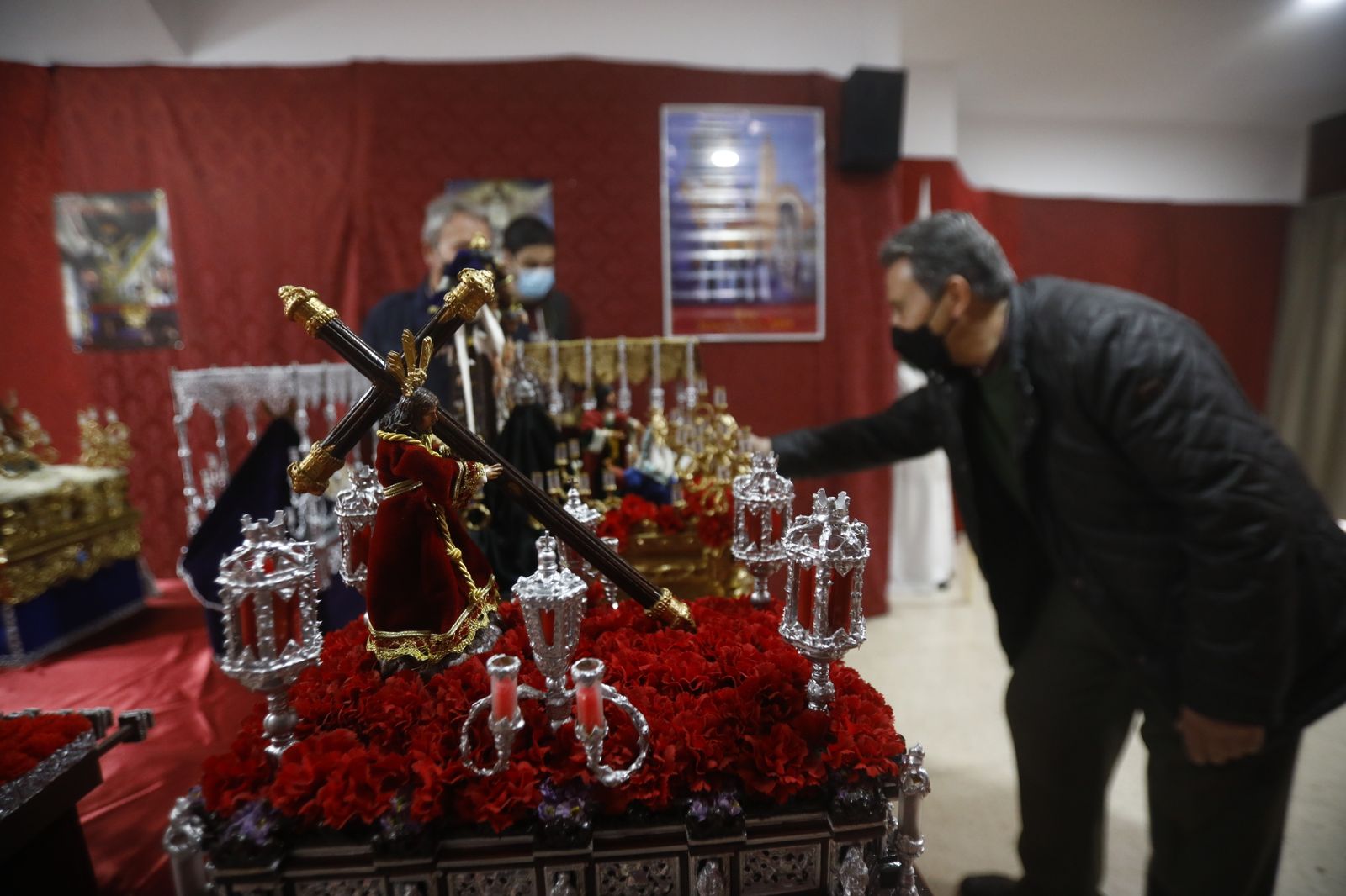 La exposición de pasos de Semana Santa en miniatura de la Asociación de Vecinos Nuestra Señora de Belén, en imágenes