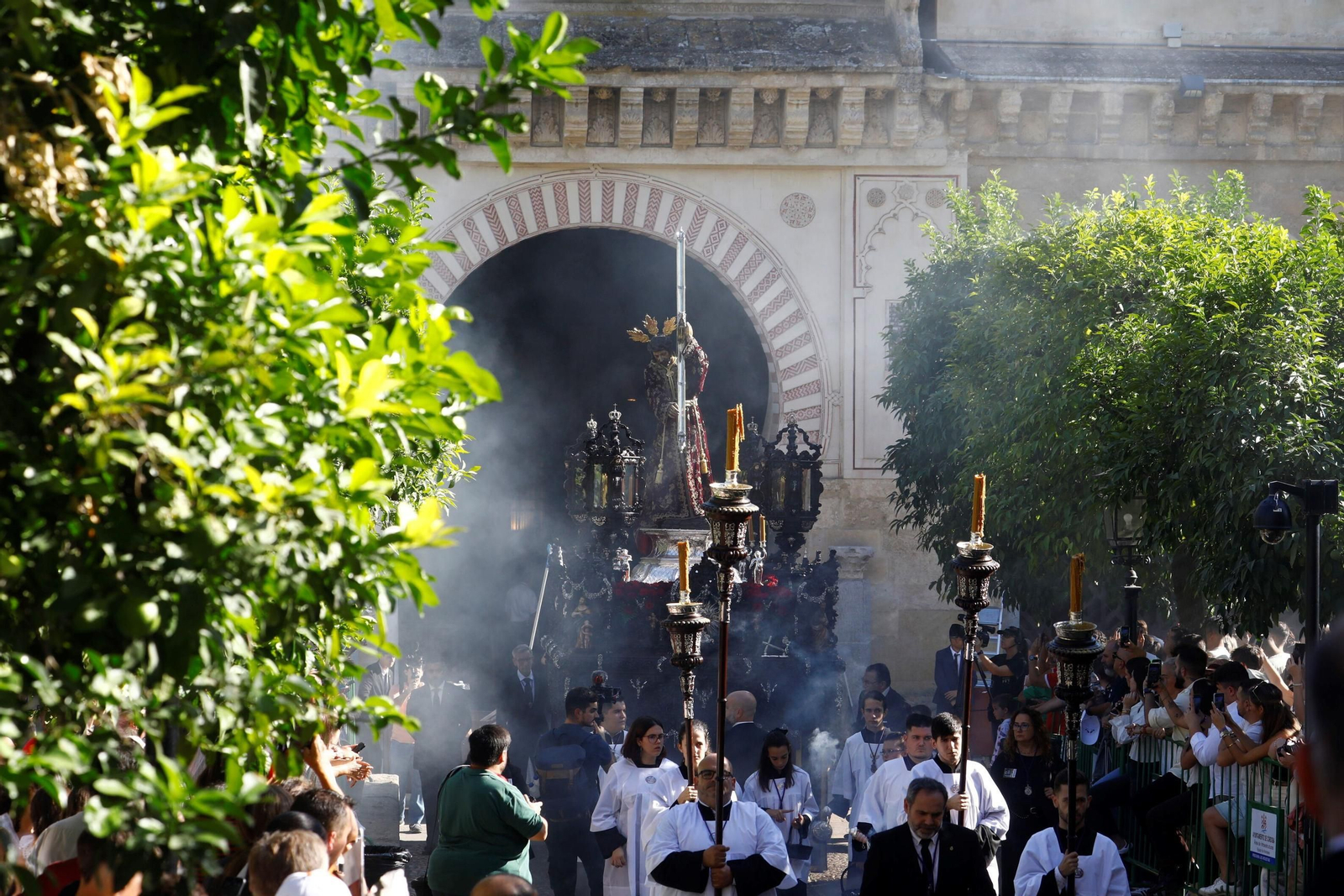Las mejores fotos de los traslados de regreso de las hermandades tras el Magno Vía Crucis de Córdoba