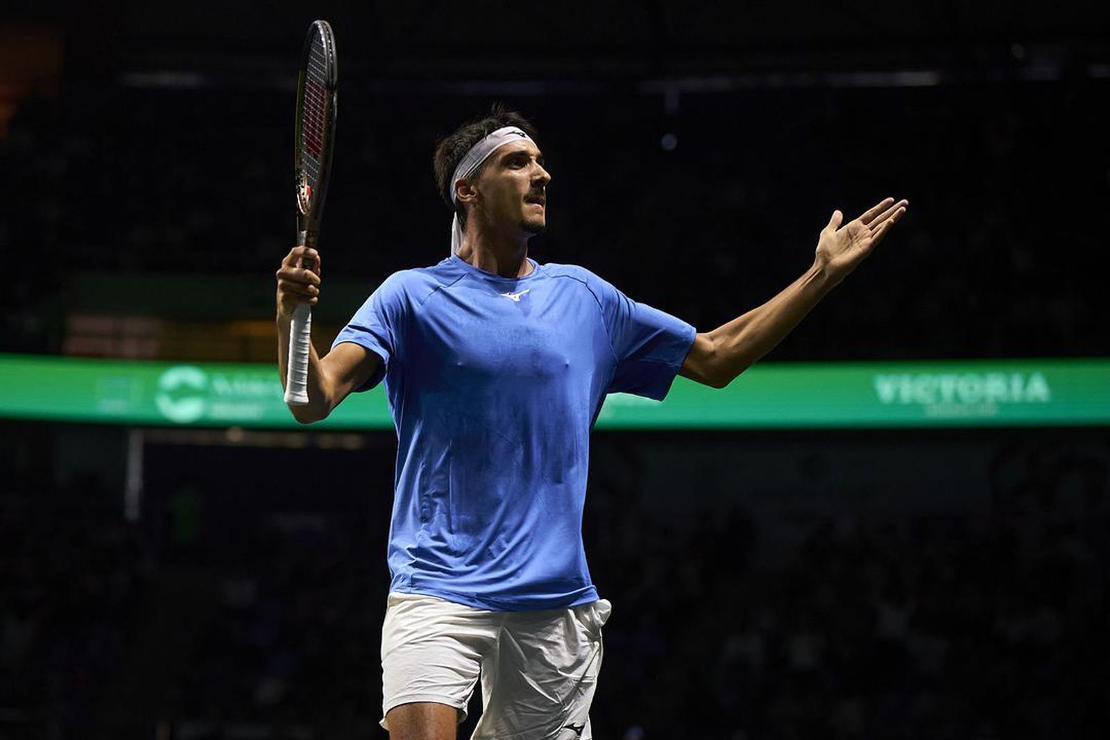 Lorenzo Sonego vence a Francis Tiafoe en el primer partido del Italia-EEUU