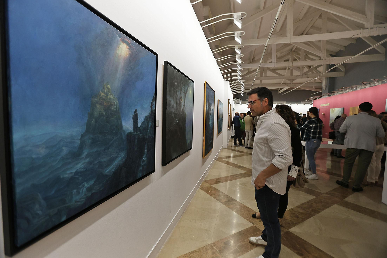 Imágenes de la inauguración de la muestra 'Camino de Perfección' del pintor Antonio Belmonte