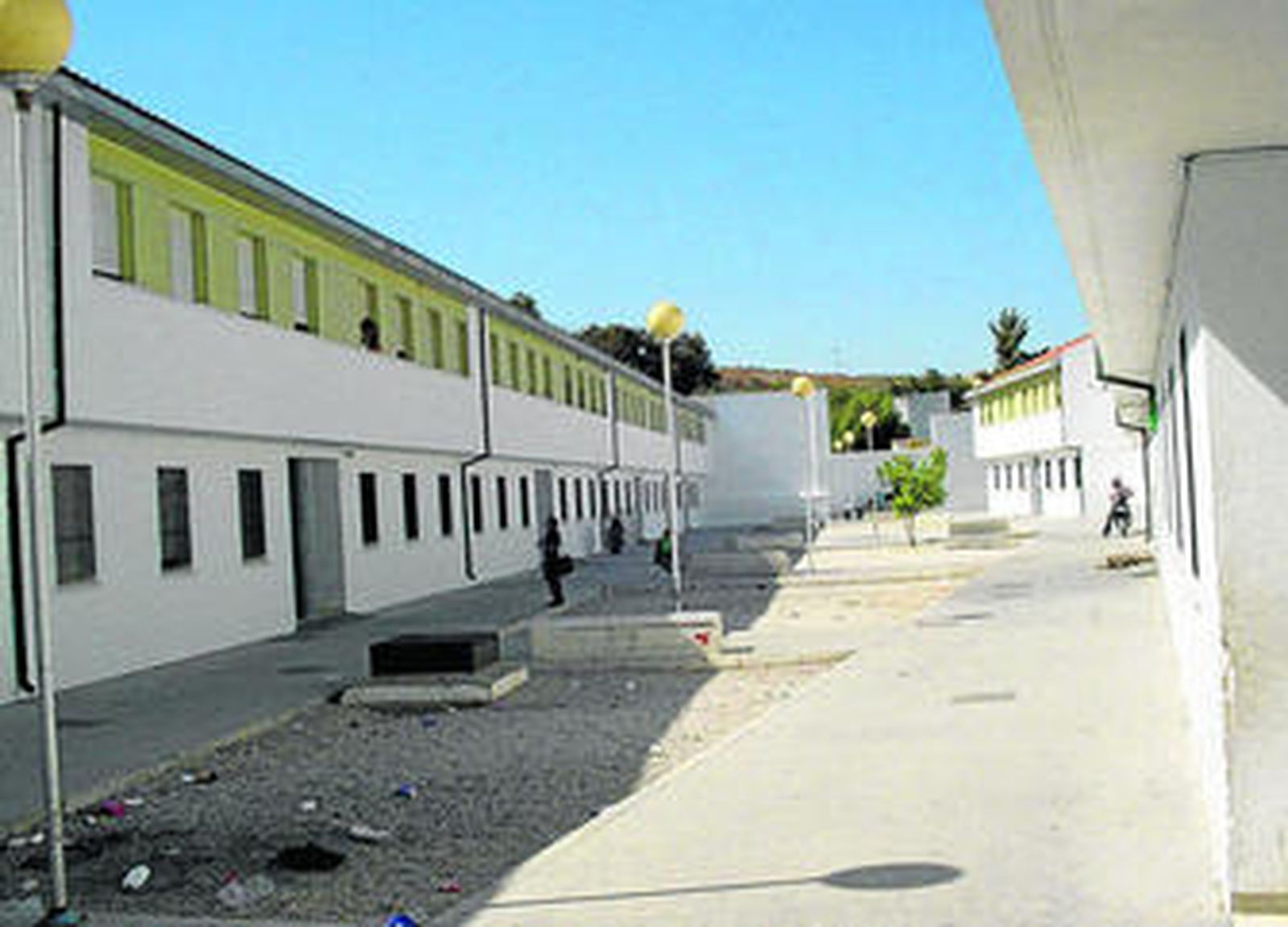 La calle Bailén, vía donde se encuentra las viviendas en las que ha actuado la Junta.