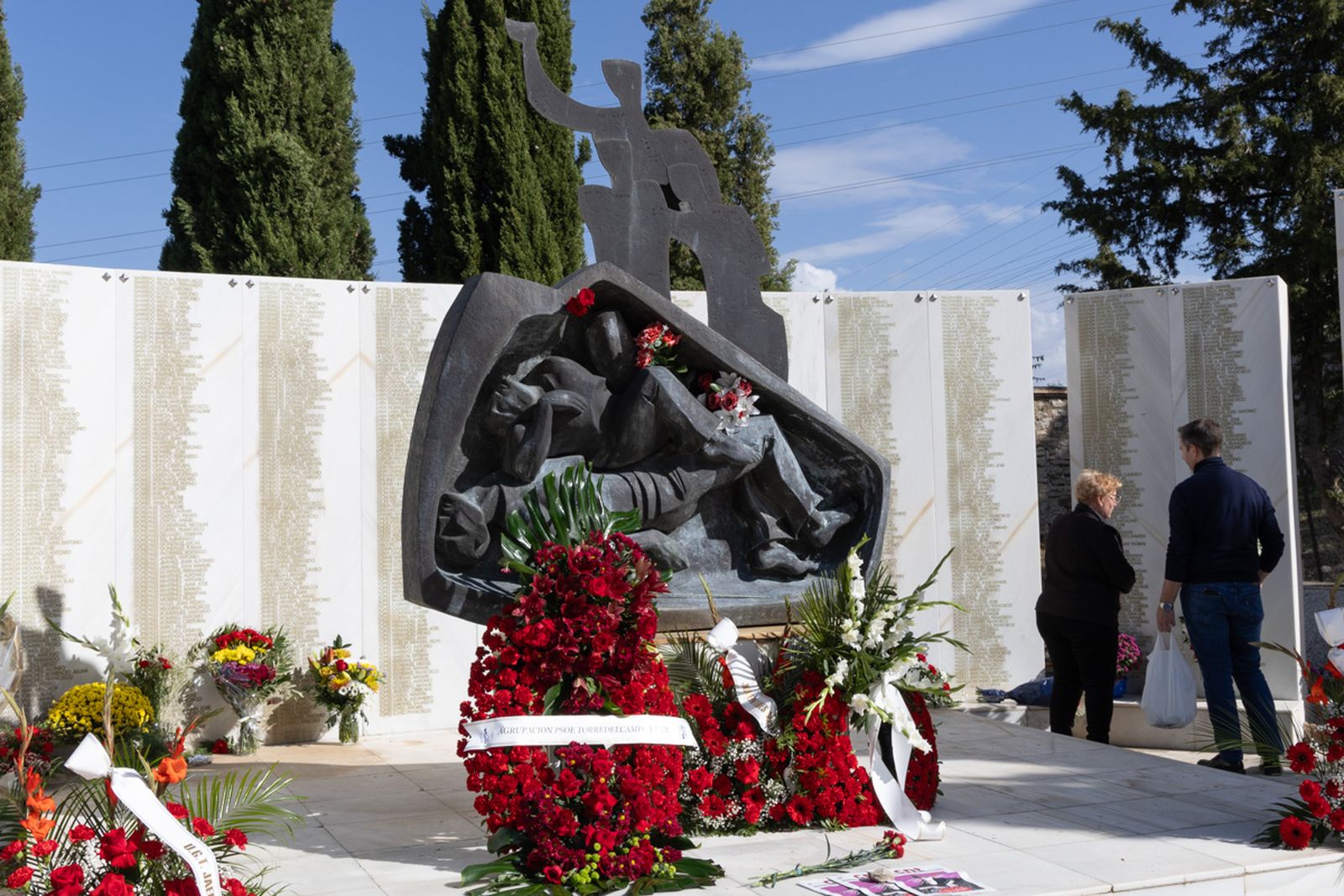 Día de Los Santos en el cementerio de San Fernando y San Eufrasio de Jaén, en imágenes