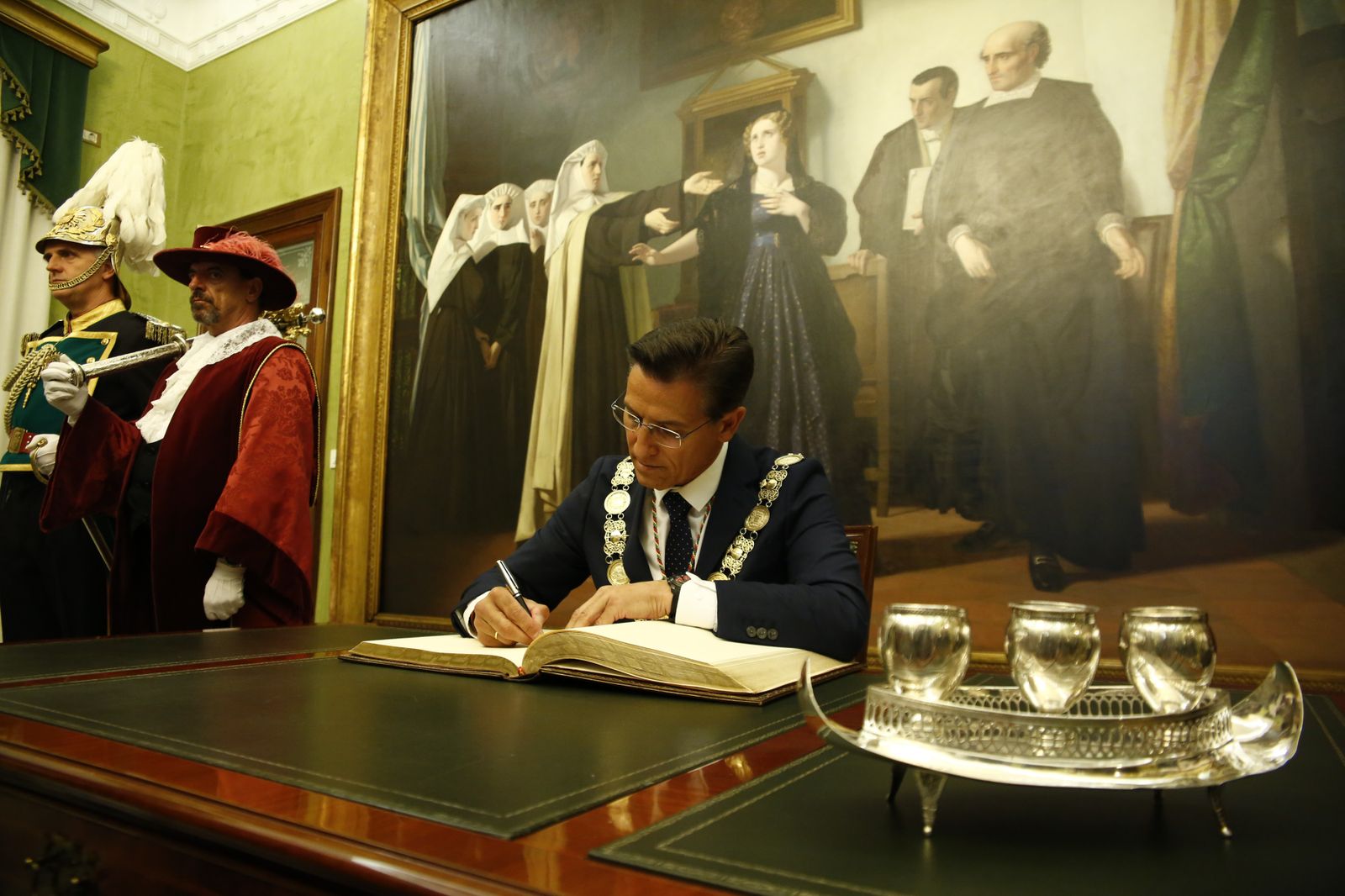 Las imágenes de la jornada de constitución del Ayuntamiento de Granada