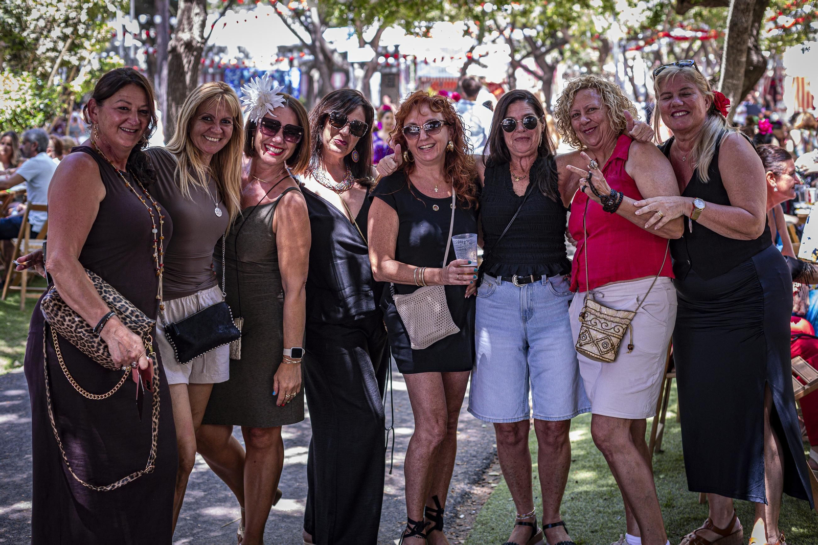 Búscate en las imágenes del Día de la Mujer de la Feria del Carmen y de la Sal de San Fernando