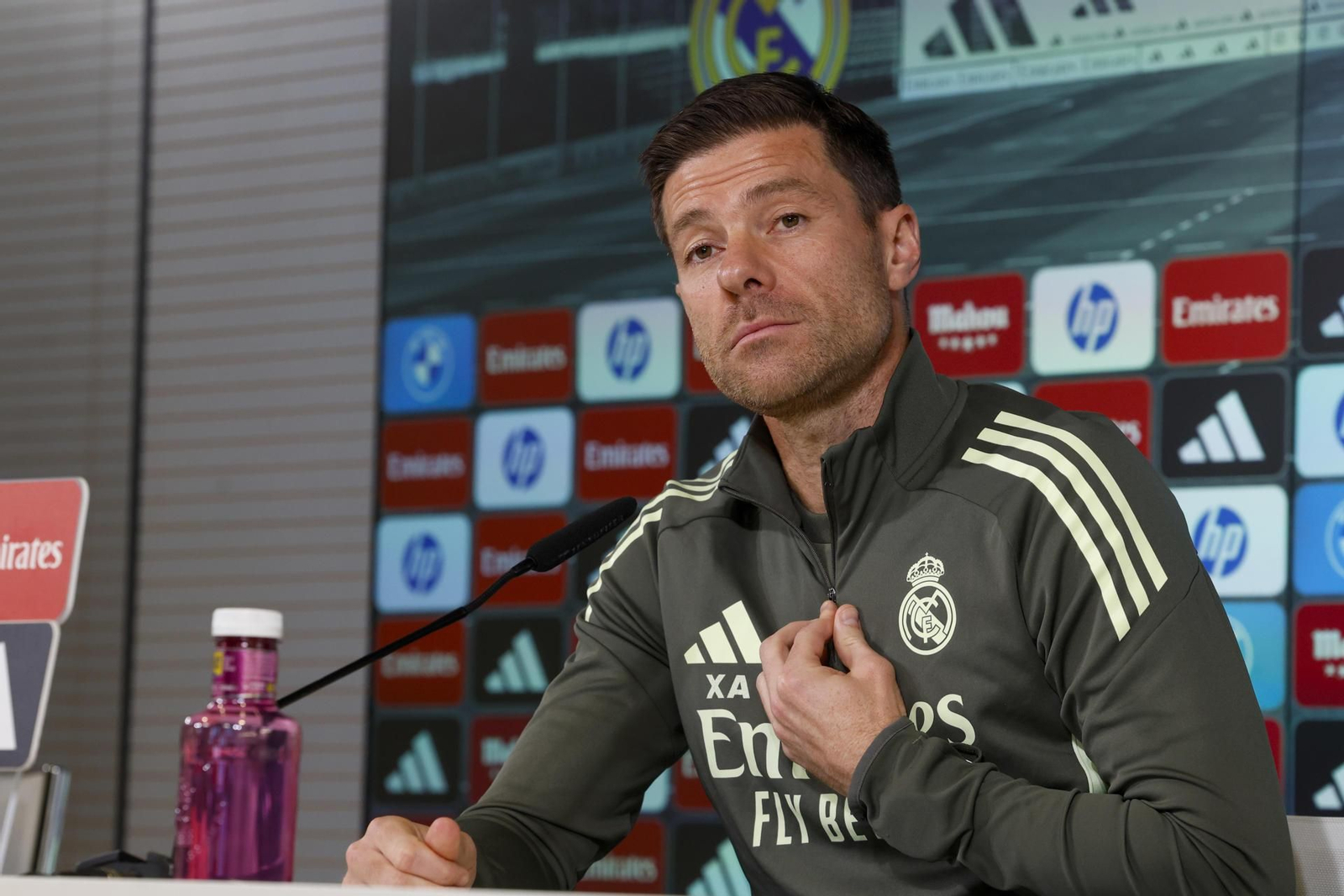 Xabi Alonso, en rueda de prensa. Xabi Alonso, en rueda de prensa.