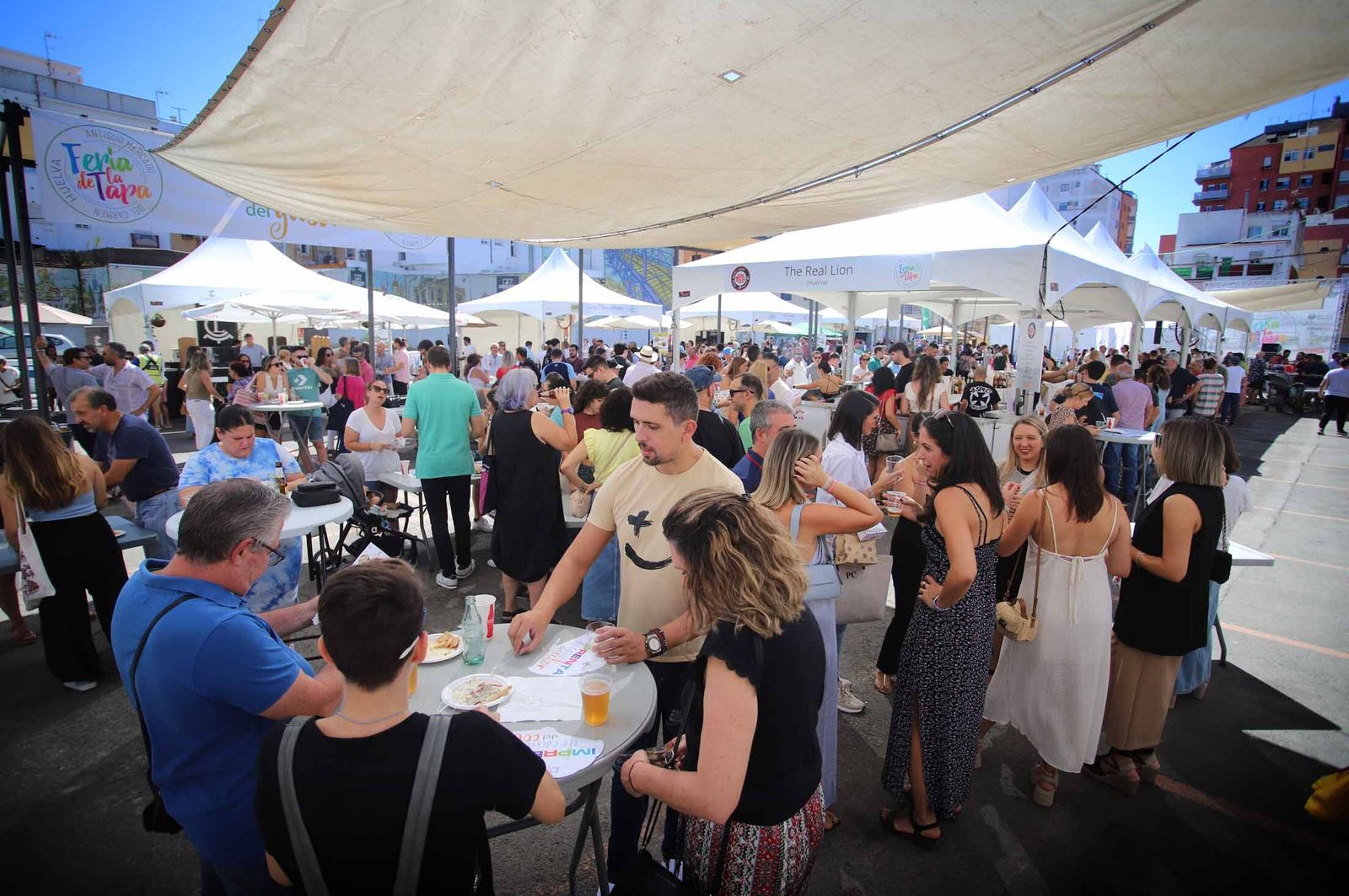 Imágenes del ambiente en la Feria de la Tapa de Huelva
