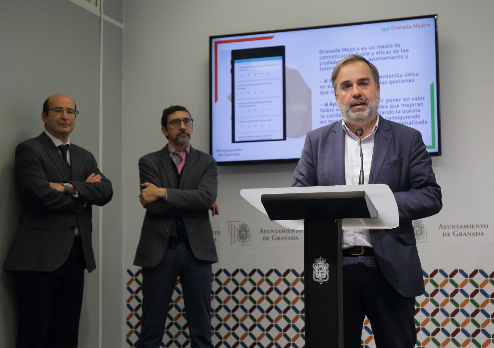 El Ayuntamiento actualiza la app 'Granada mejora' para ofrecer un servicio más eficaz