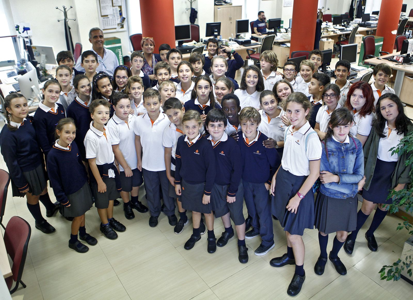 Alumnos de Salesianos visitan la sede del Diario (15-10-2016)