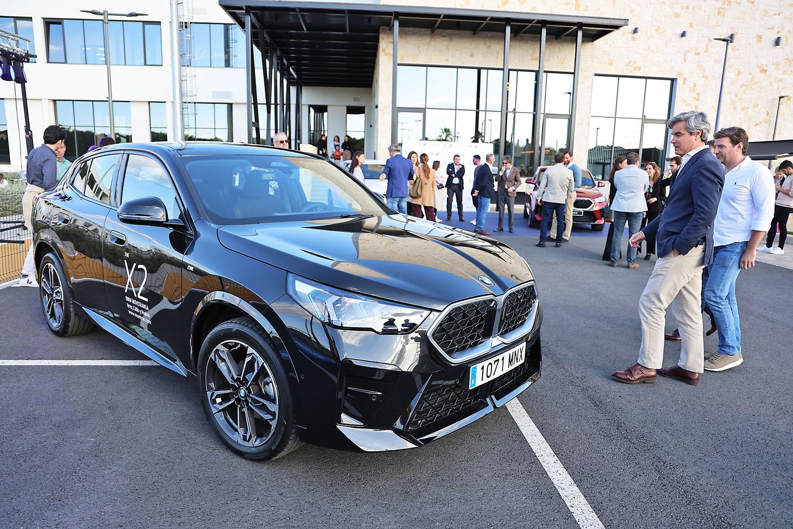 Movitransa presenta los nuevos modelos de BMW IX2 y el X2 en el complejo deportivo Lamiya