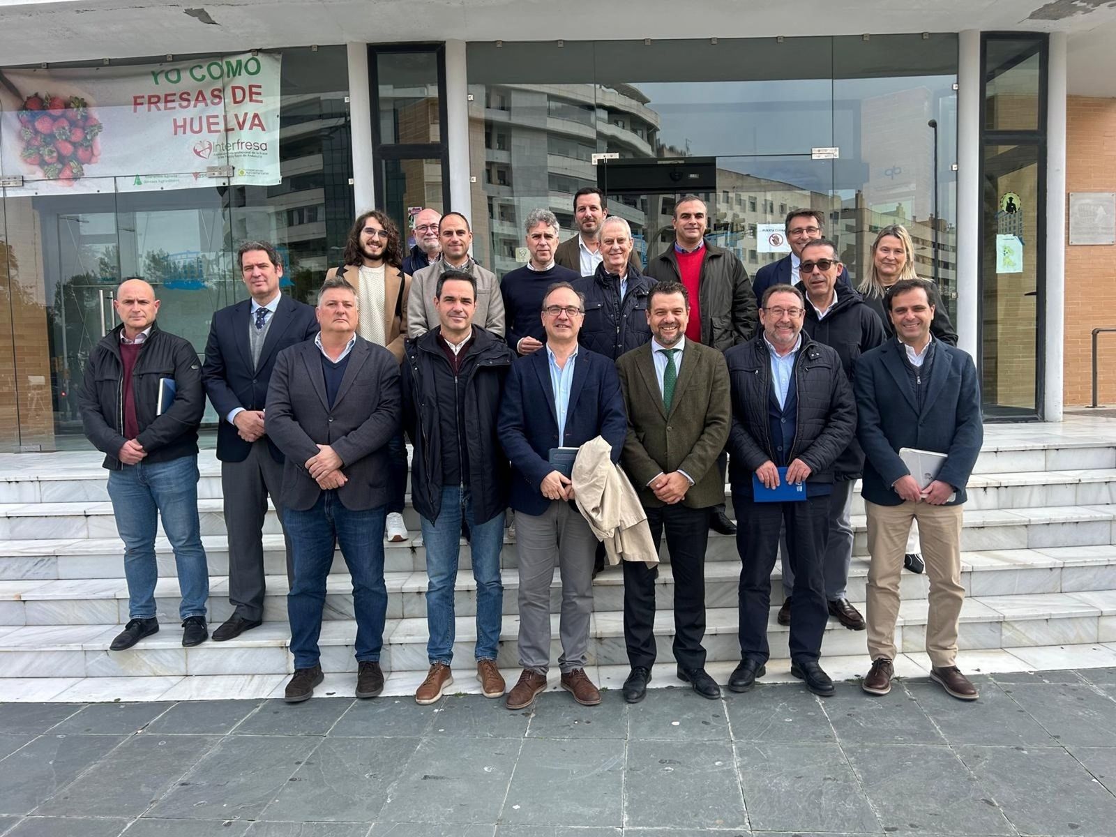 Miembrios del Consejo Empresarial de la Industria, a las puertas de la FOE en Huelva.
