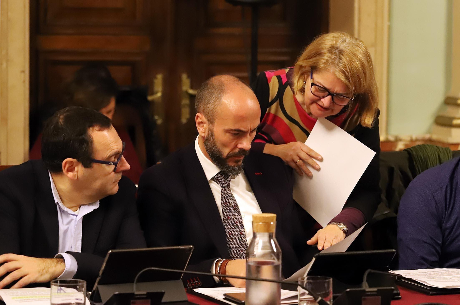 Imágenes del pleno del Ayuntamiento de Huelva