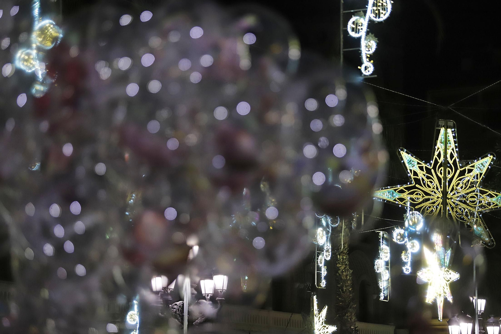 Imágenes del alumbrado navideño en las calles de Huelva
