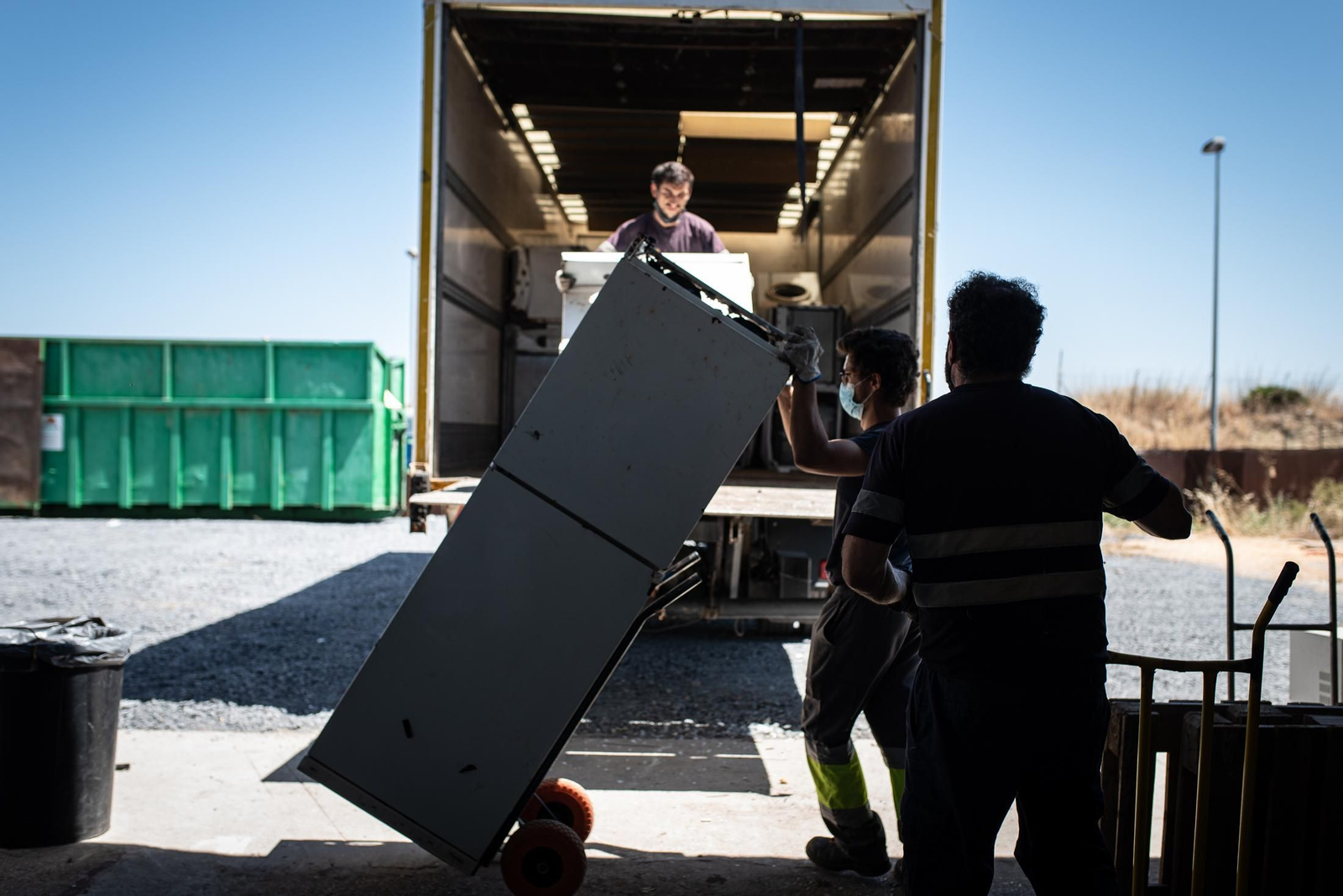 Una visita a la tienda de Traperos de Emaús en imágenes