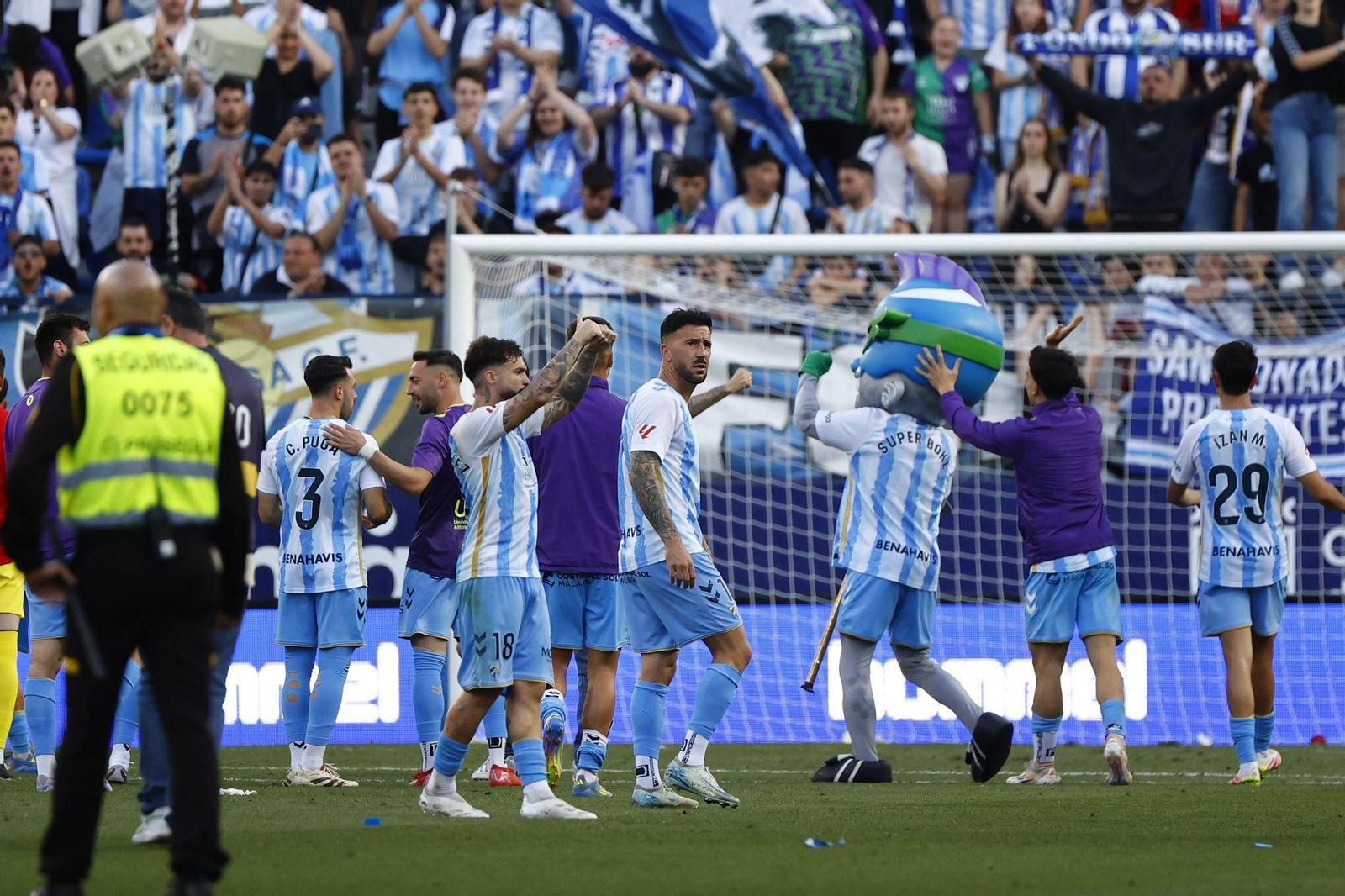 Jugadores celebrando tras ganar al Castellón