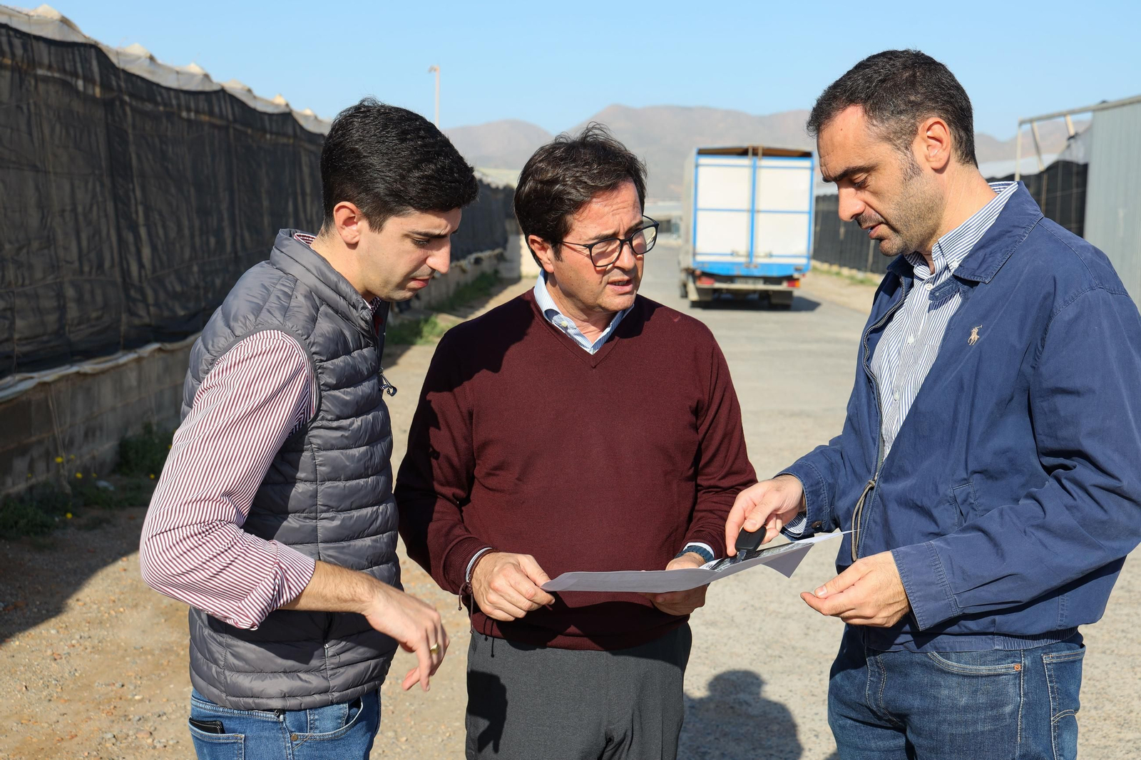 El Ayuntamiento de El Ejido considera fundamental la adecuación de su amplia red de vías rurales. El Ayuntamiento de El Ejido considera fundamental la adecuación de su amplia red de vías rurales.