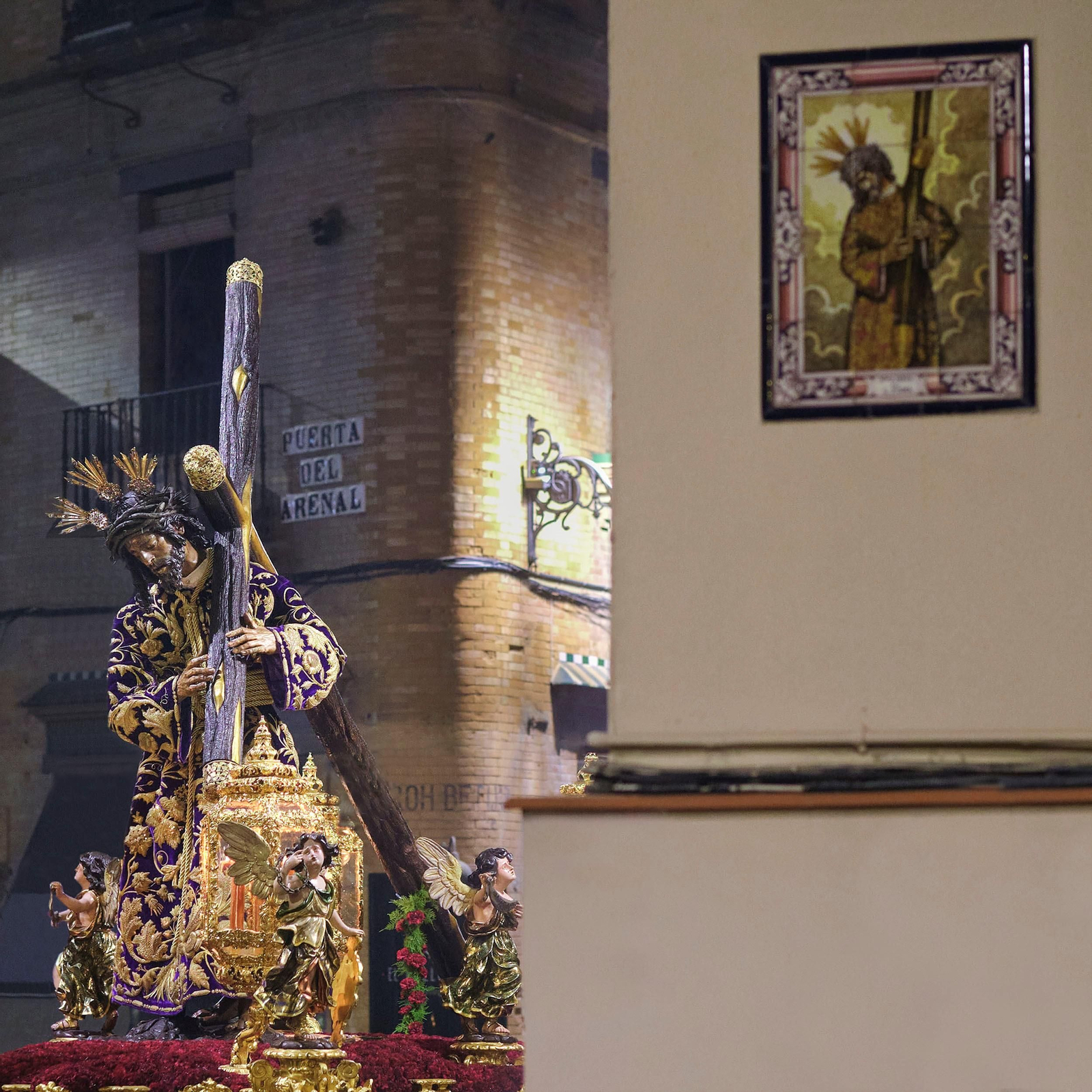 El Señor del Gran Poder por el barrio del Arenal.