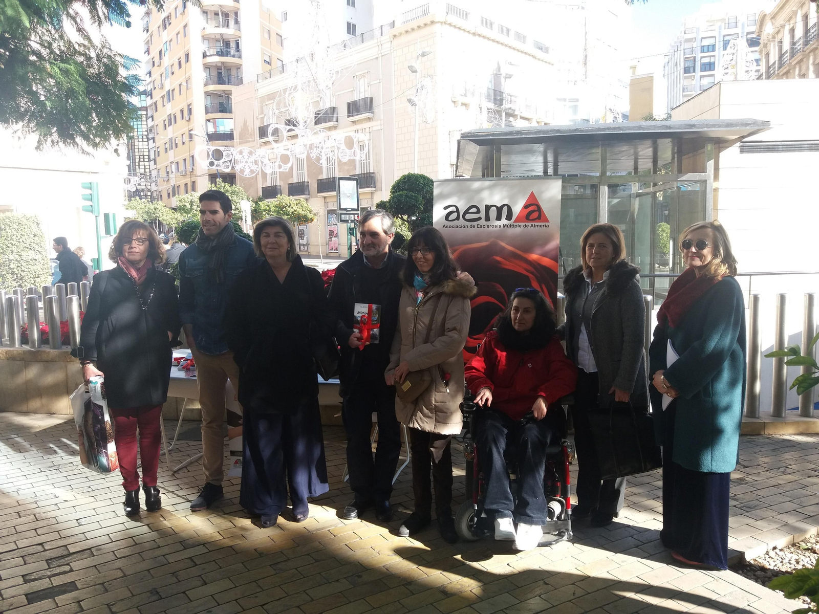 El nuevo presidente de Aema junto a la edil Rafaela Abad y el delegado de Bienestar Social de la Diputación de Almería.