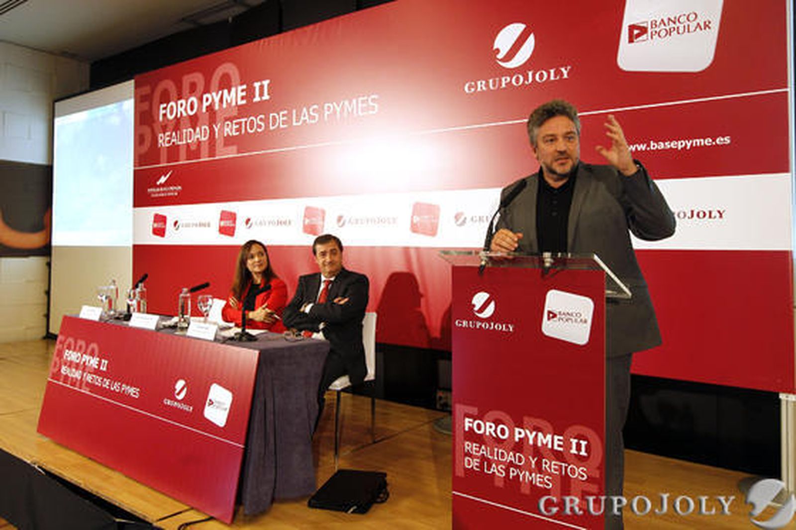 La trayectoria empresarial de la compañía granadina Fertisac y la psicología aplicada a la economía vertebraron las dos ponencias que ofreció el Foro Pyme a los asistentes.

Foto: Pepe Villoslada y Alex Cámara