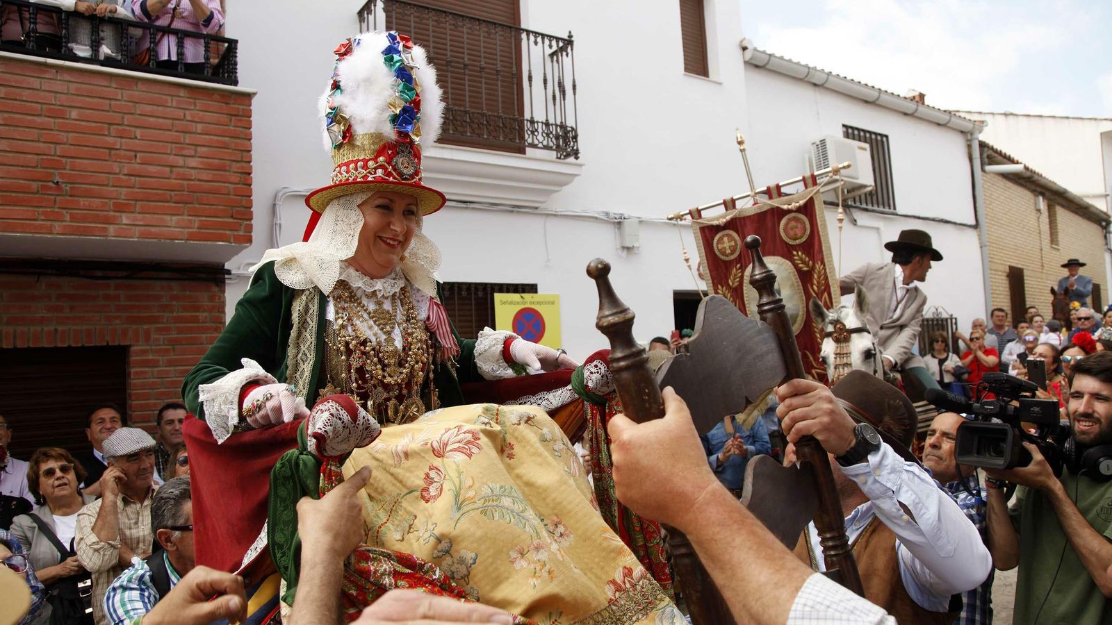 Una jamuguera es recogida de su hogar.