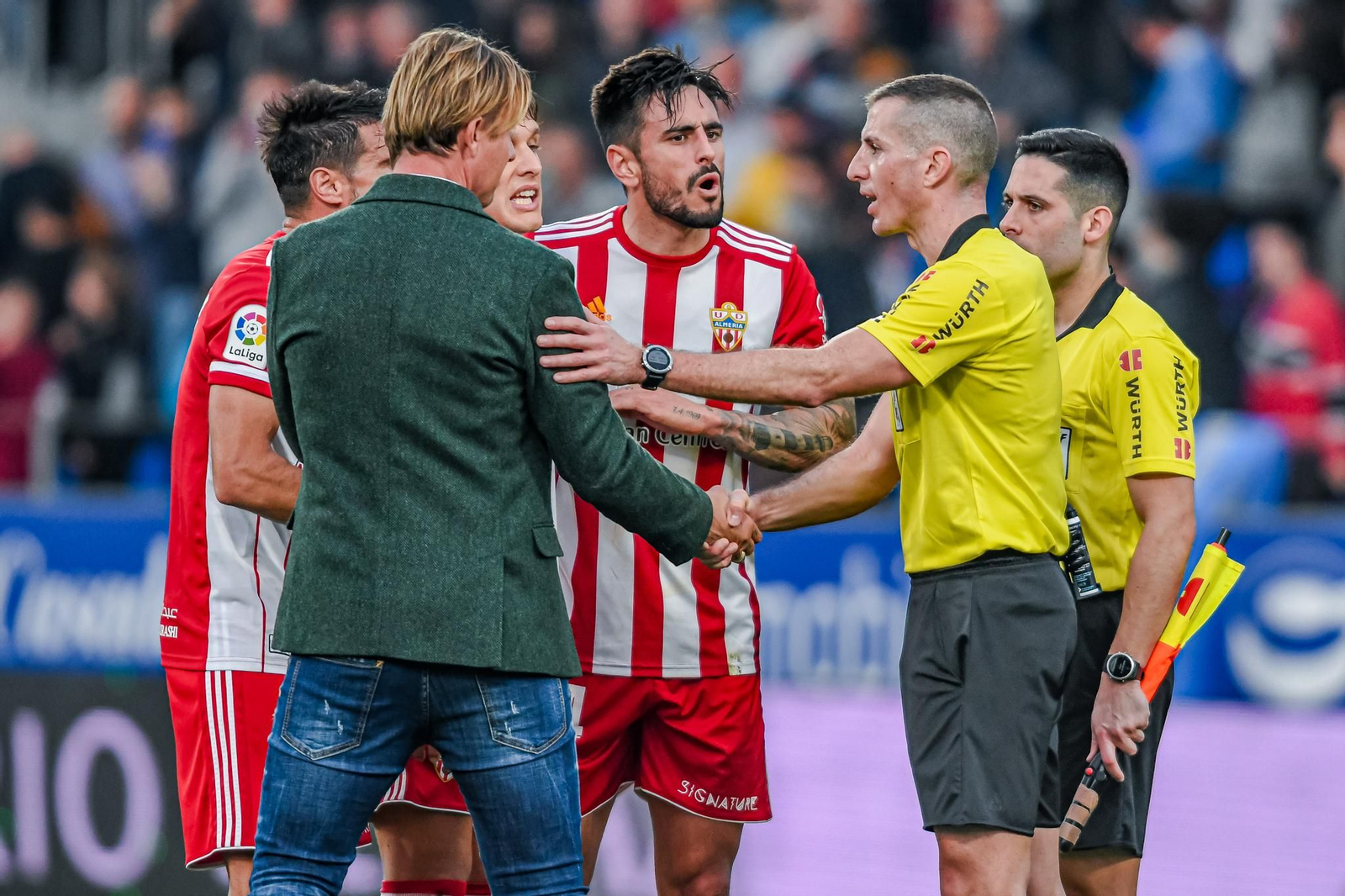 El Almería perdió el ascenso directo en Huesca una jornada 28ª de la 19-20 con Iglesias Villanueva y lo recupera en Girona en la jornada 28ª con el mismo árbitro