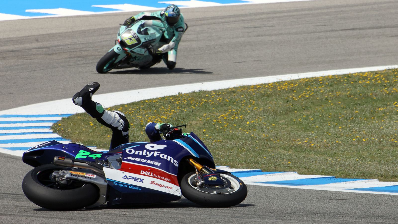 Imágenes de las caídas en las carreras del GP España en Jerez