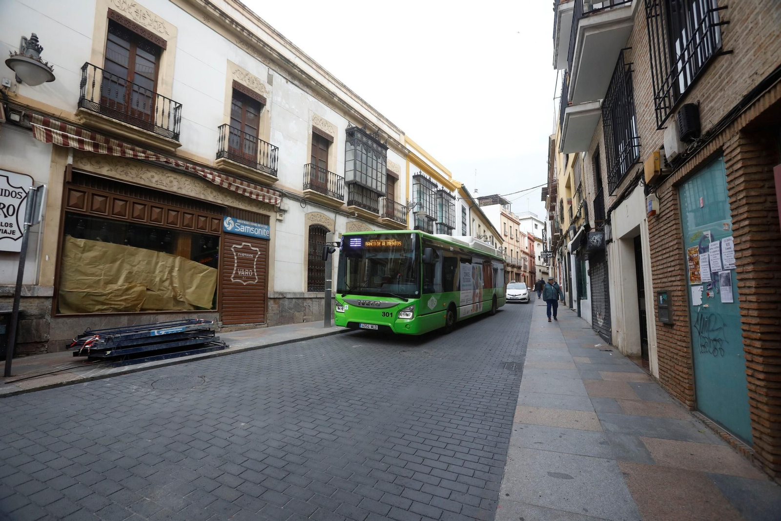 Las imágenes de la reapertura al tráfico de la calle Alfaros