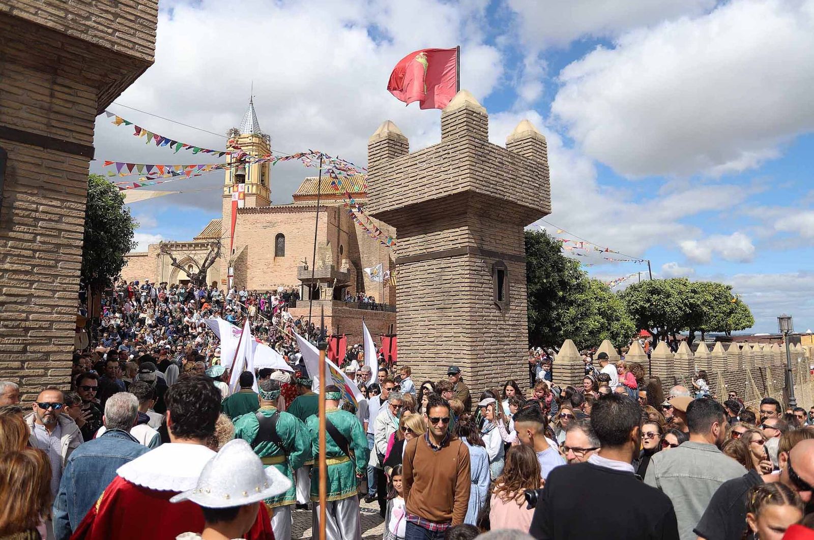 Imágenes del gran ambiente en la Feria Medieval de Palos de la Frontera, Huelva