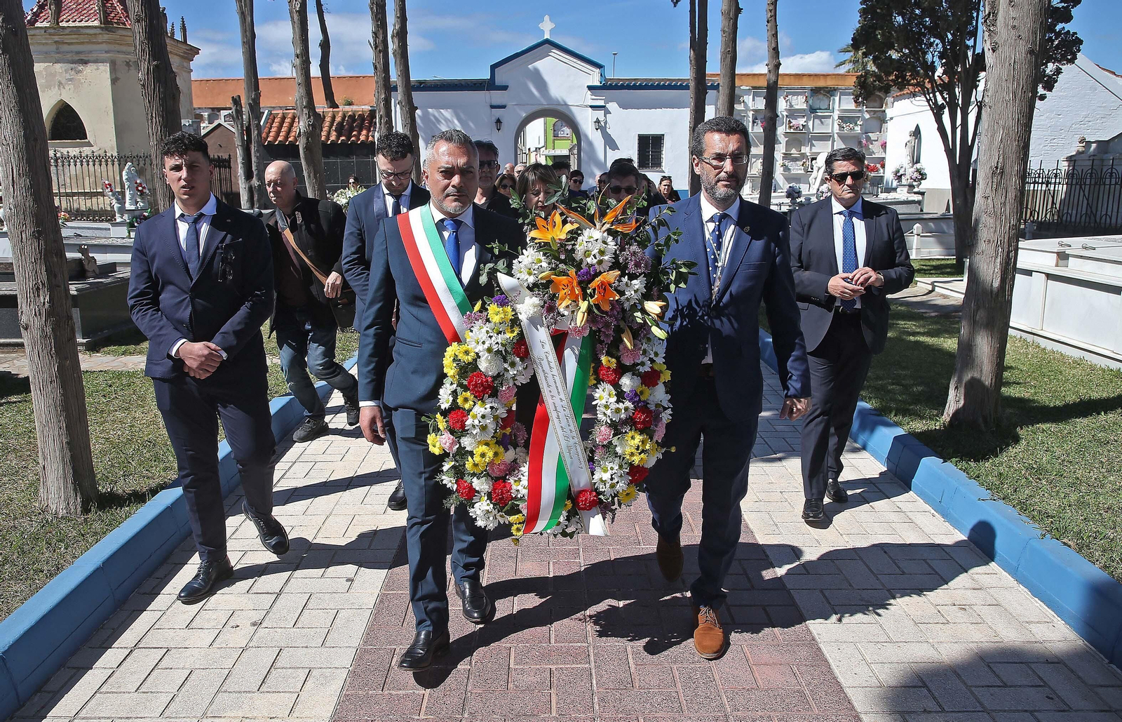 Fotos del acto de hermanamiento de La Línea con Buonabitacolo