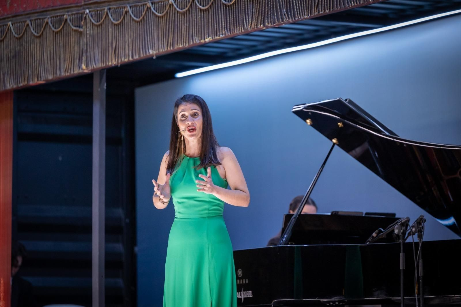 Todas las imágenes de la Carroza del Teatro Real en Cádiz