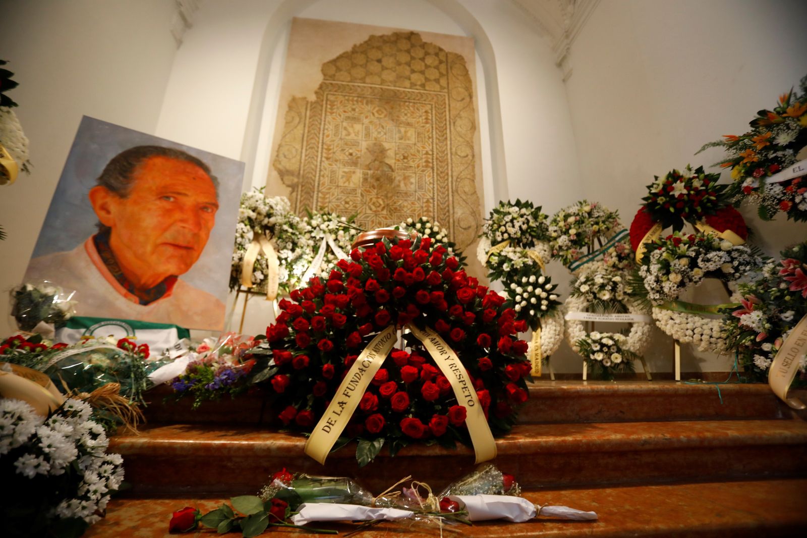 La capilla ardiente de Antonio Gala en su fundación en Córdoba, en imágenes