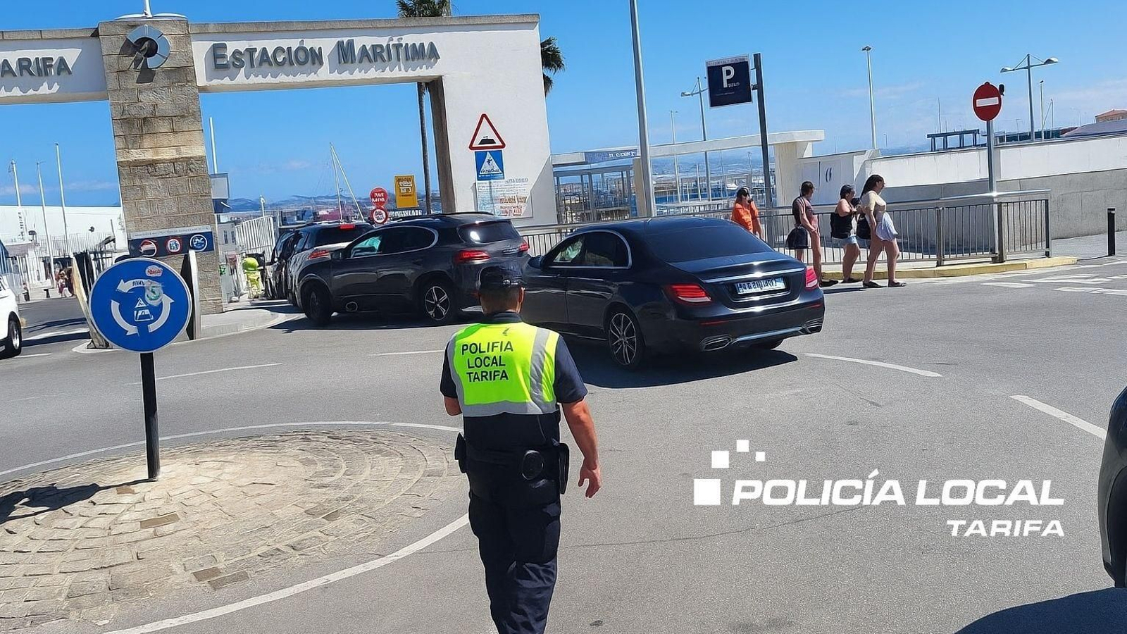 Los hechos ocurrieron en las inmediaciones del Puerto de Tarifa, donde varios ciudadanos alertaron a los servicios de emergencia.