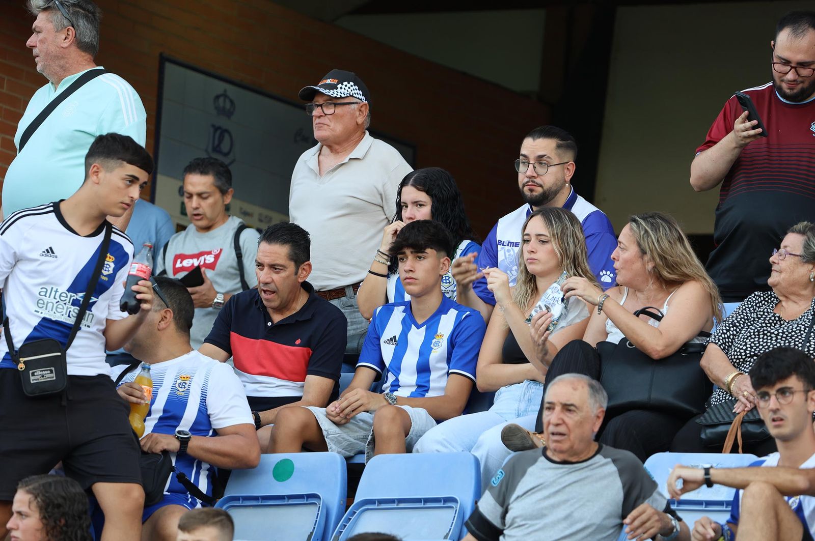 Búscate en las gradas del estadio en la celebración del Trofeo Colombino