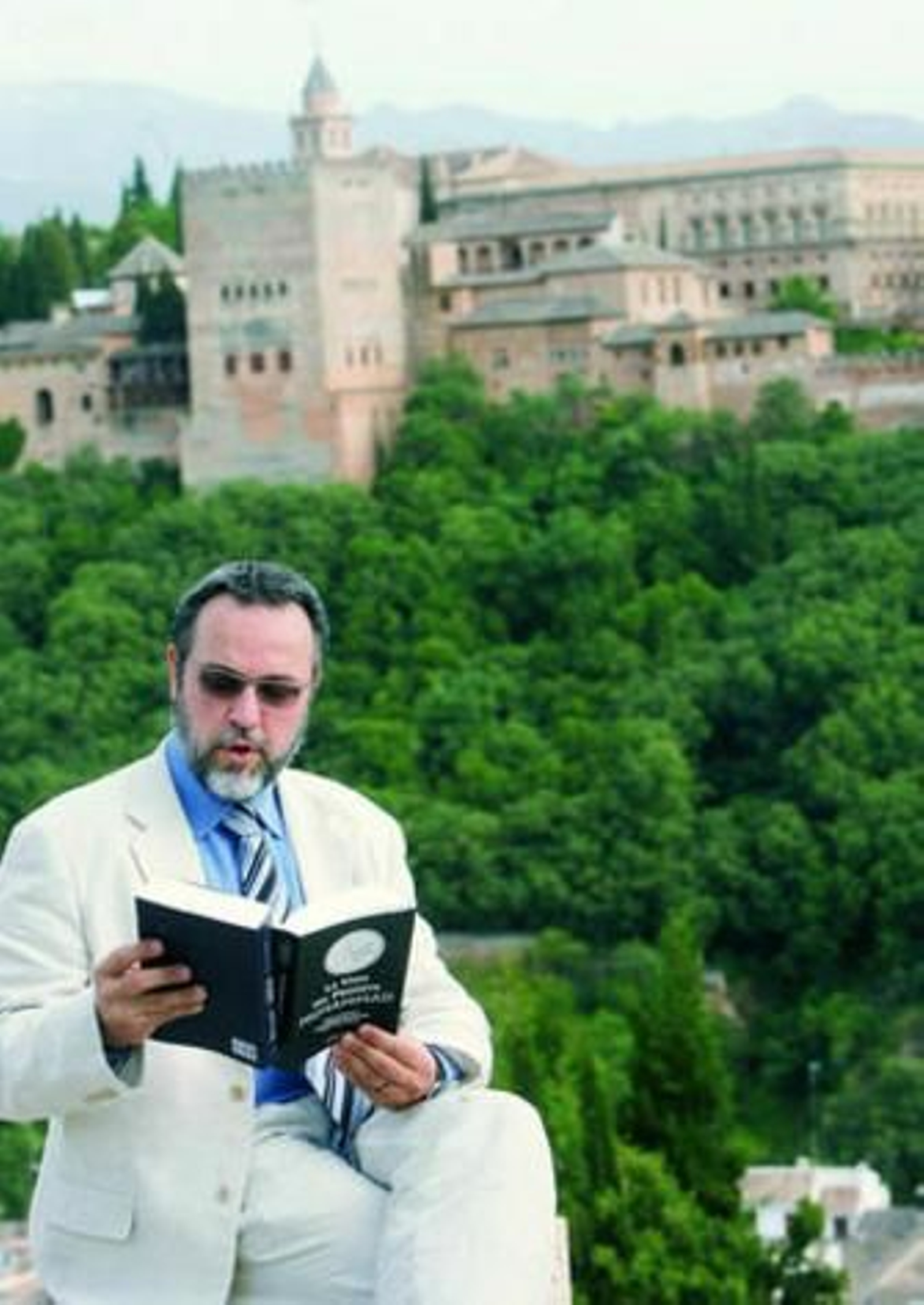 Abdal Wálid Barrios, ayer, delante de la Alhambra.