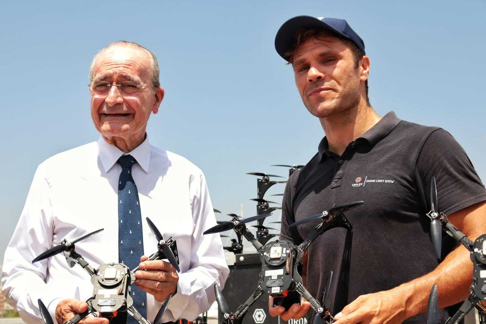 La instalación de los fuegos y drones para arrancar la Feria, en fotos